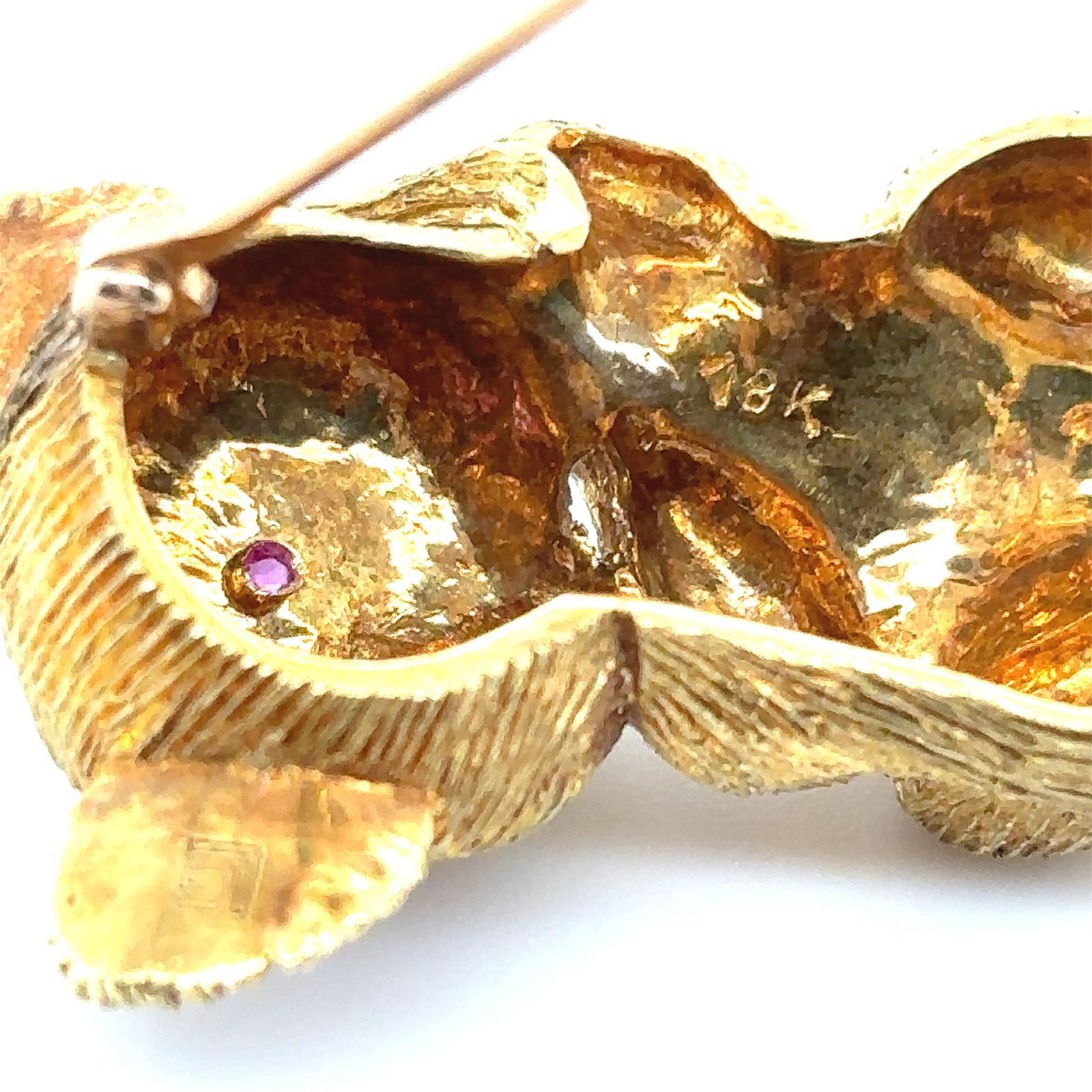 Vintage Ruby Diamond Koala Brooch 18 Karat Yellow Gold, Circa 1960 For Sale 2