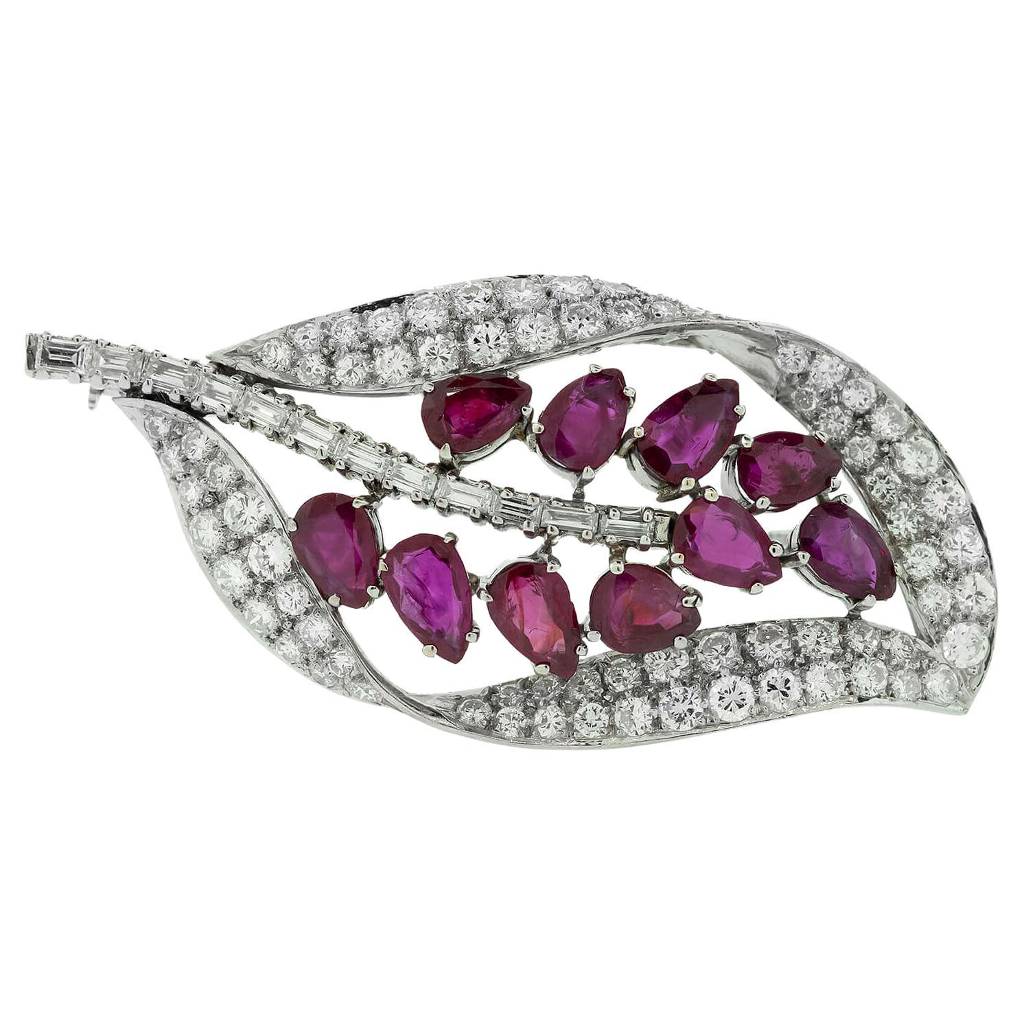 Broche feuille en rubis et diamants C. 1980-90