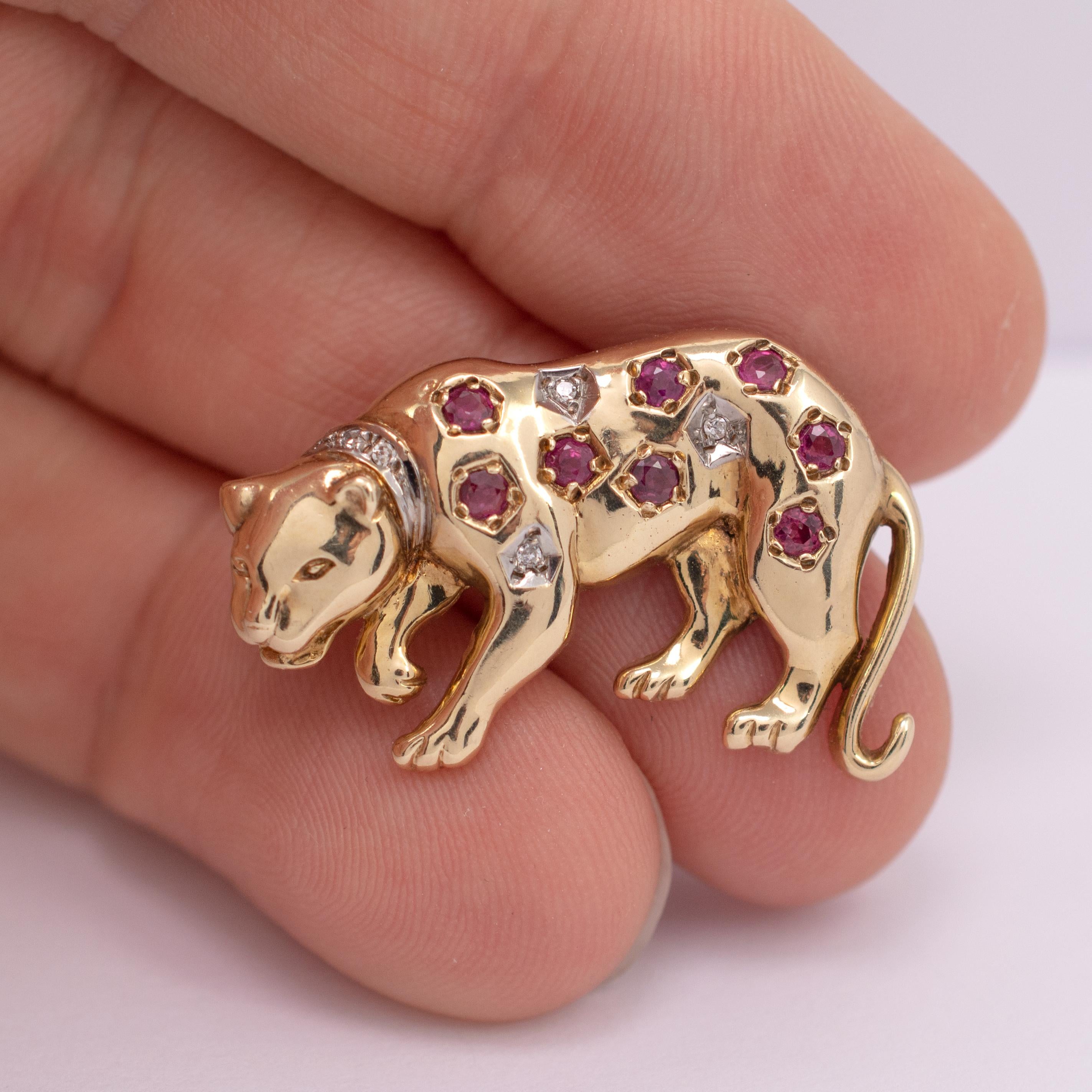 Vintage Ruby Diamond Leopard Brooch 9 Karat Yellow Gold, circa 1960s 4