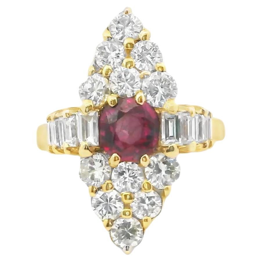 Anello Marquise con rubino e diamanti d'epoca in oro 18 carati in vendita
