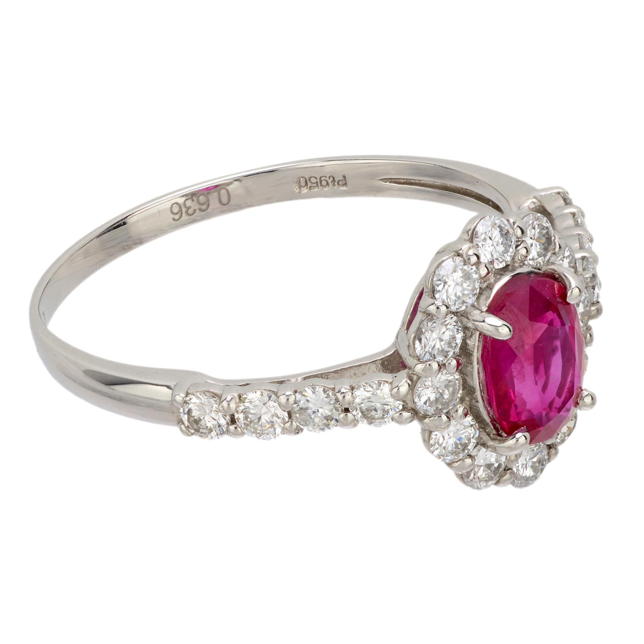 Vintage Rubin-Diamant-Platin-Cluster-Ring (Ovalschliff) im Angebot