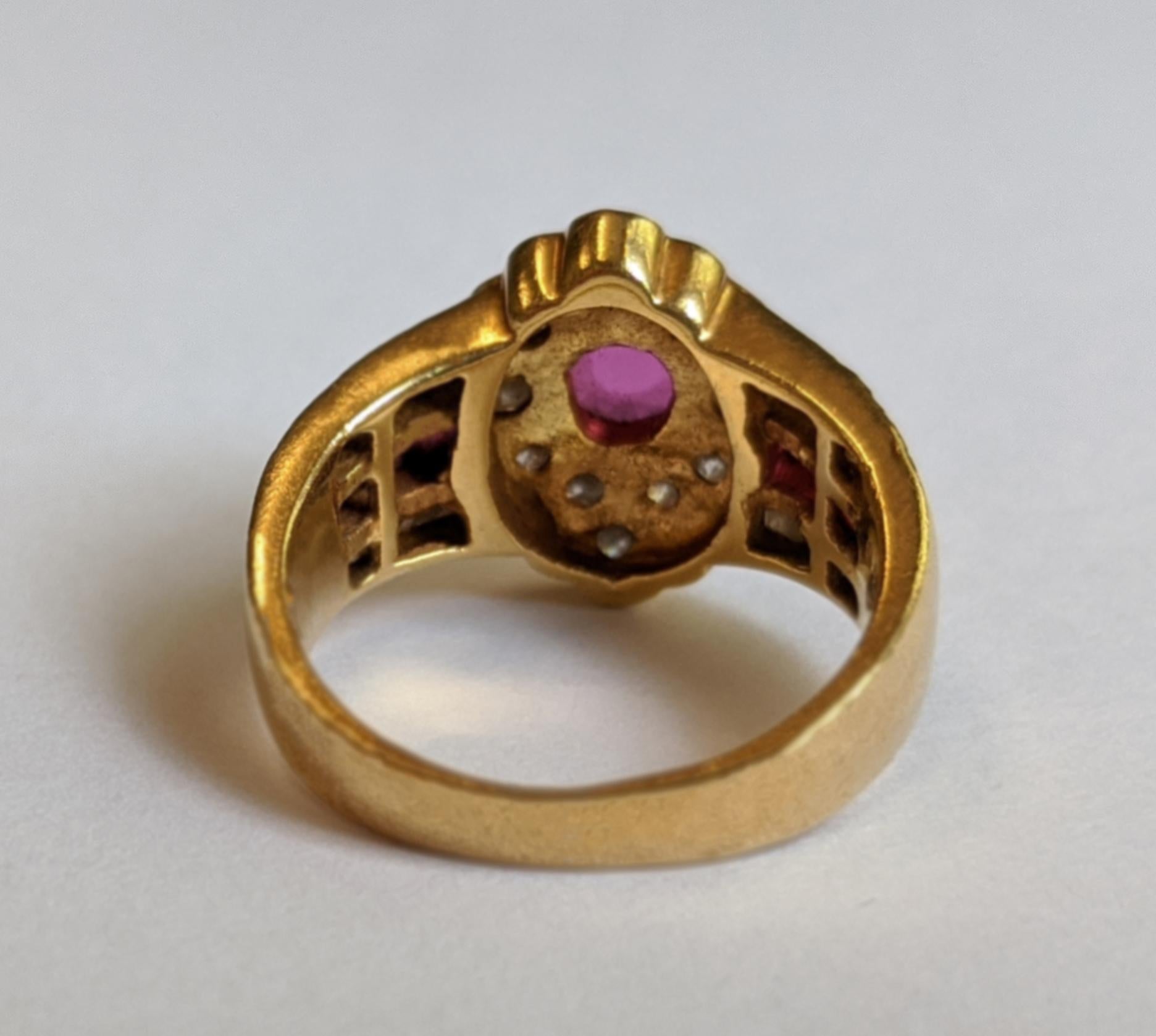 De las mujeres Anillo vintage de rubíes y diamantes en oro amarillo de 18 quilates