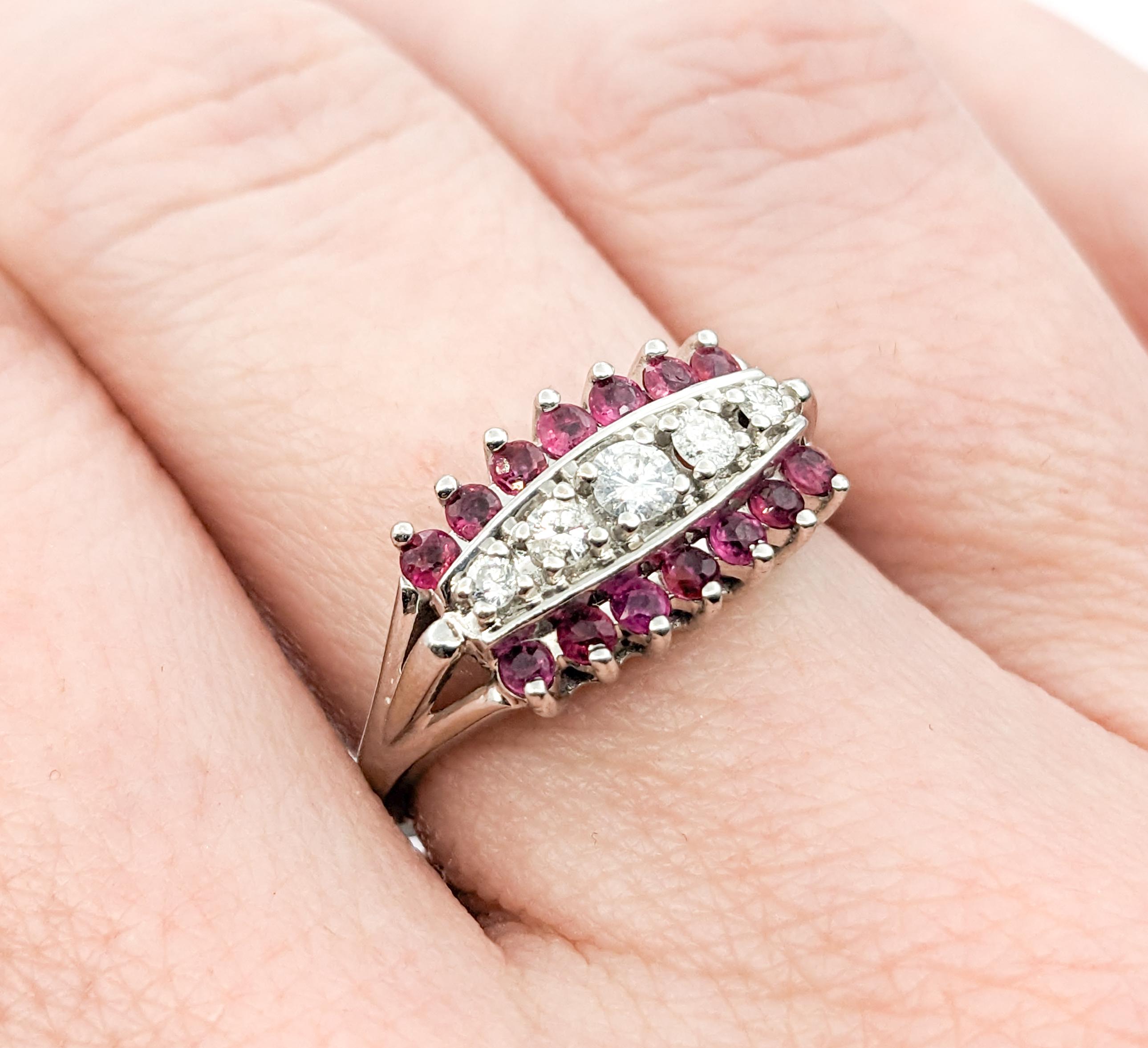 Vintage Ruby & Diamond Ring In White Gold In Excellent Condition For Sale In Bloomington, MN