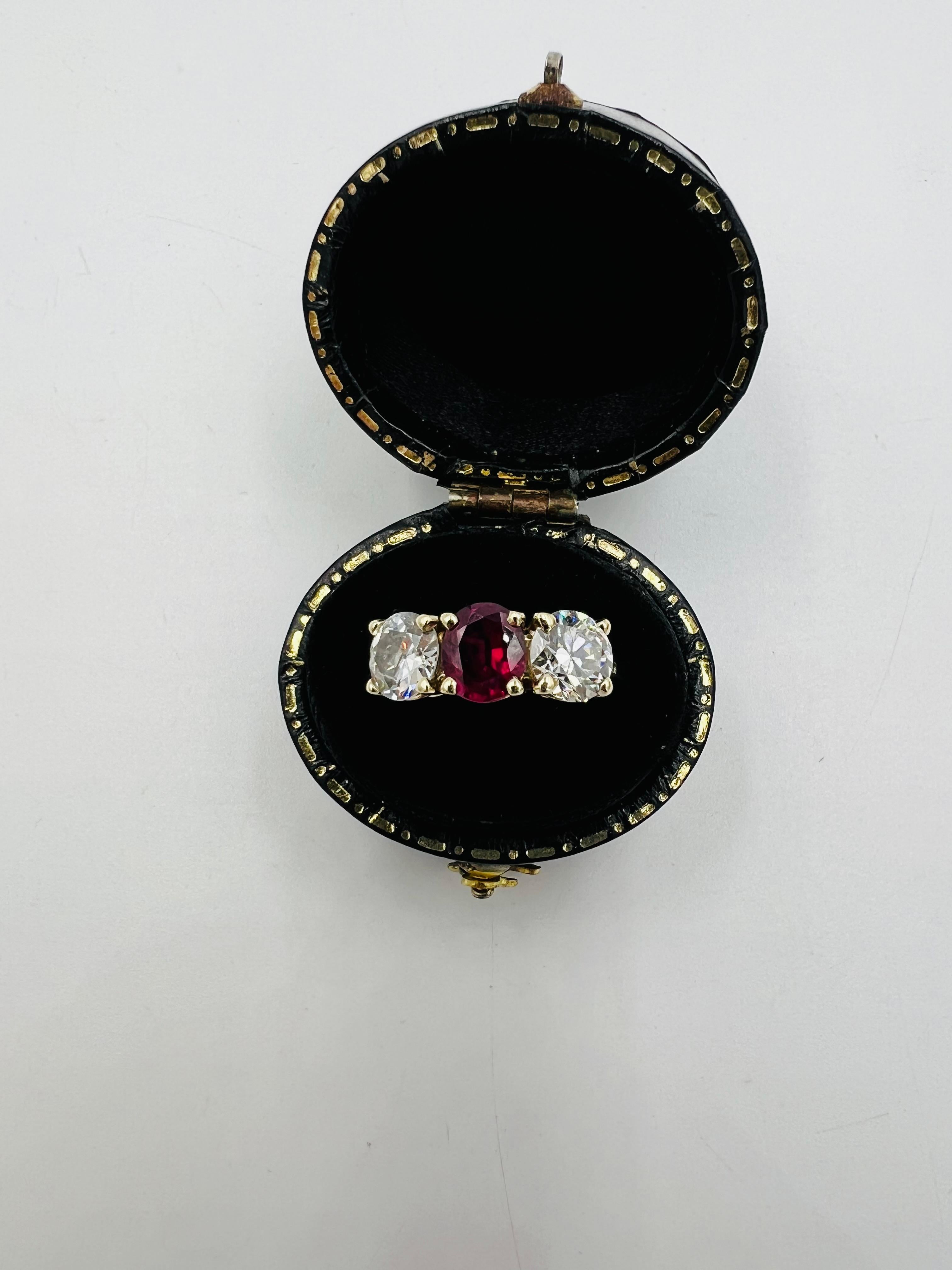 Vintage Rubin Diamant Gelbgold Drei Stein Ring 7