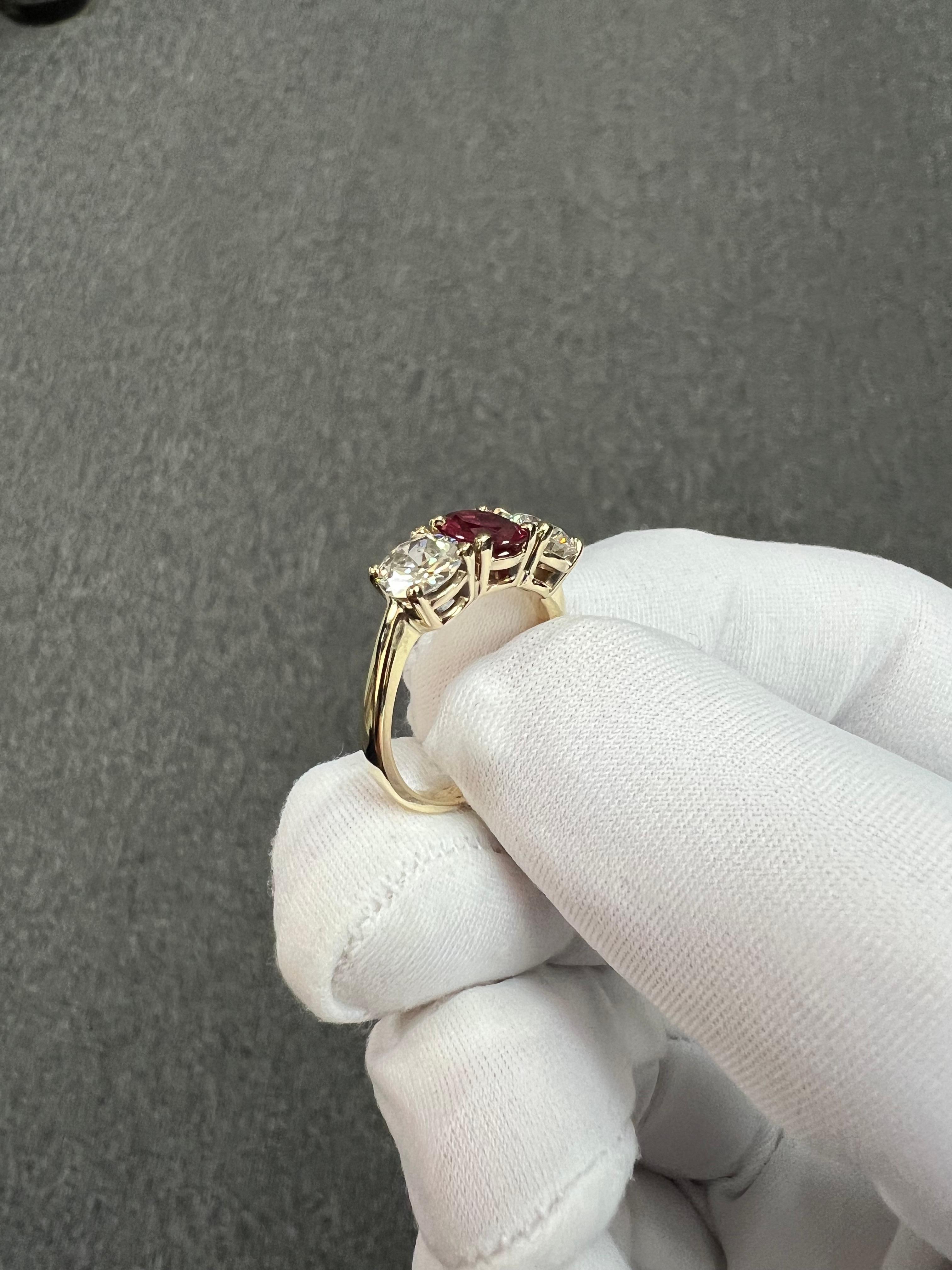 Vintage Rubin Diamant Gelbgold Drei Stein Ring 2