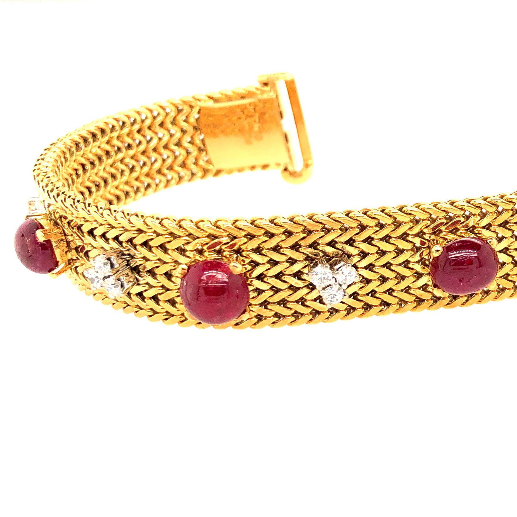 Cabochon Vintage Ruby and Diamonds 18 Karat Yellow Gold Mesh Bracelet