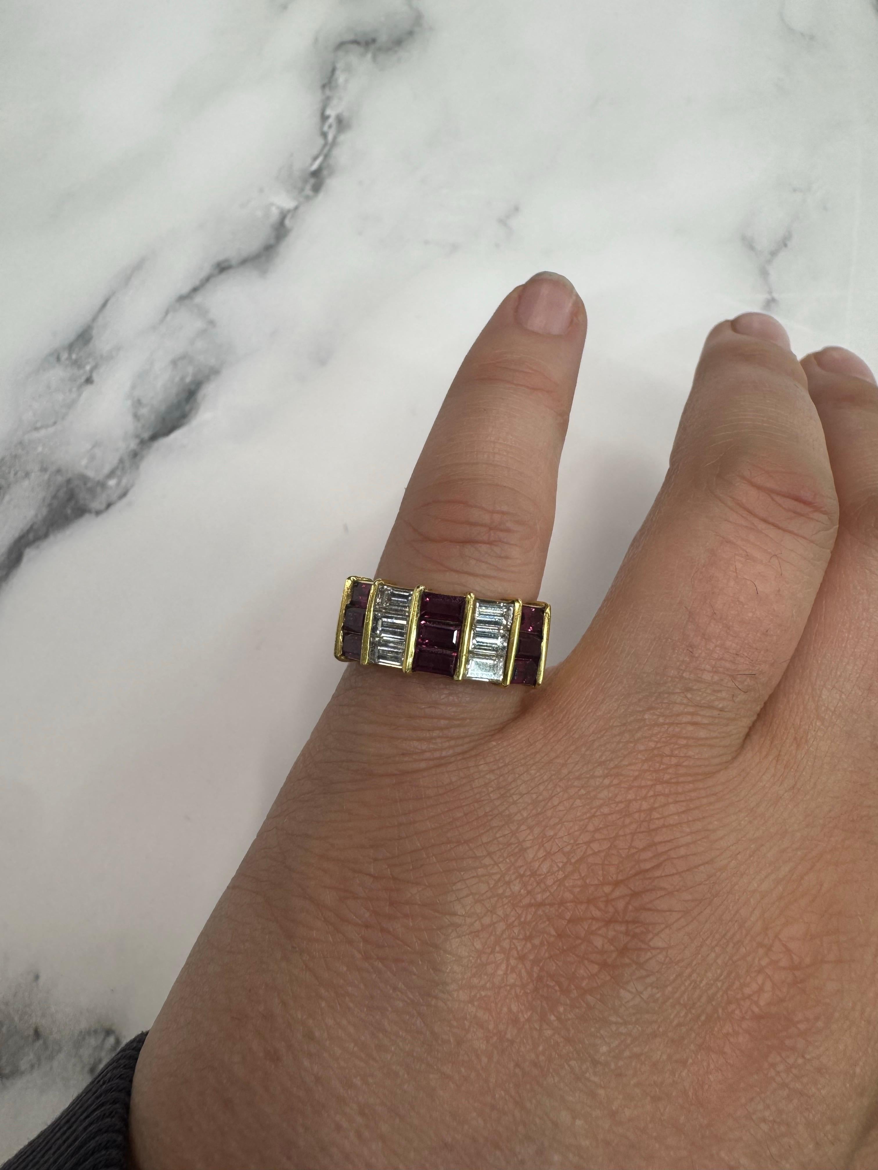 Women's or Men's Vintage Ruby Diamonds Emerald Cut Band 2.85 CTTW 18 Karat Yellow Gold 9.5 Grams For Sale