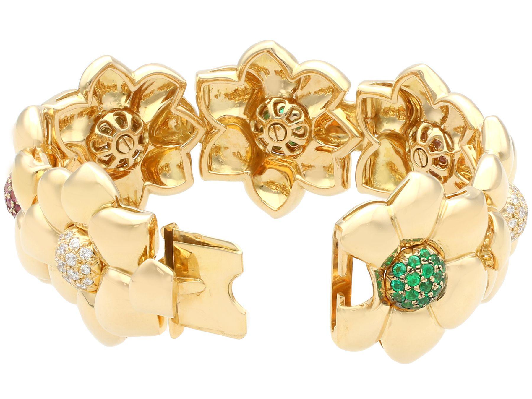 18 Karat Gelbgold Armband mit Rubin, Smaragd und Diamant im Angebot 1