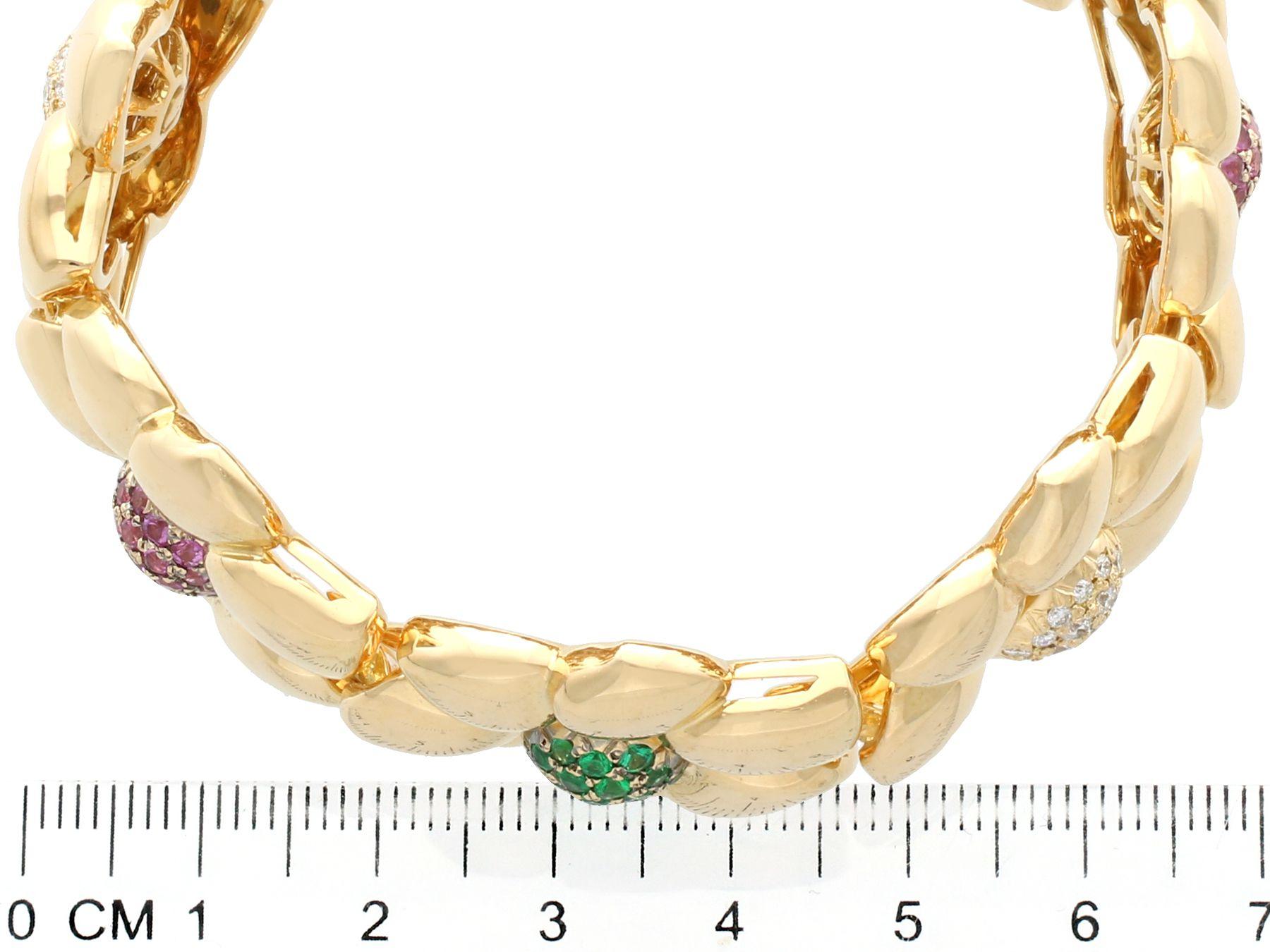 18 Karat Gelbgold Armband mit Rubin, Smaragd und Diamant im Angebot 2