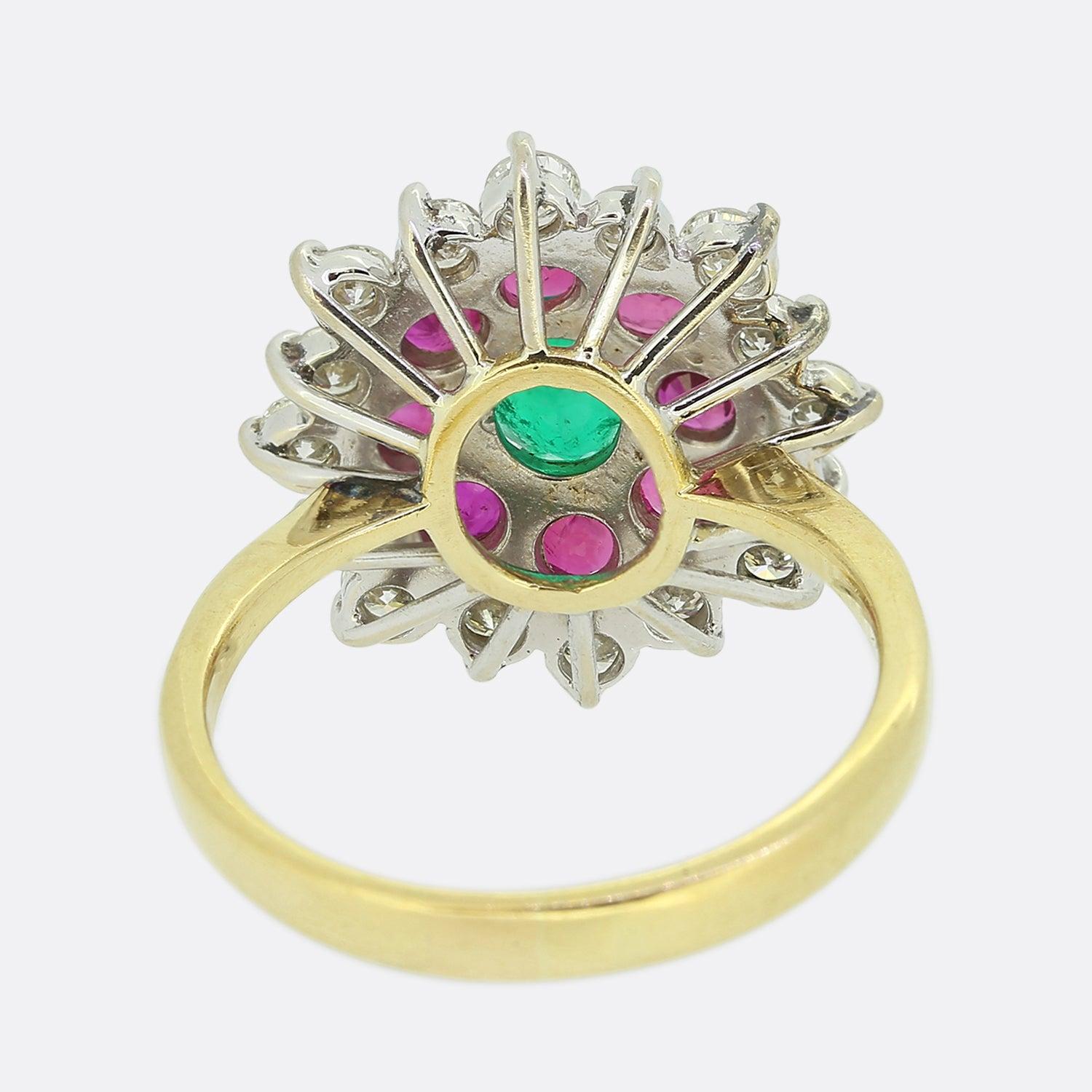 Vintage Cluster-Ring mit Rubin, Smaragd und Diamant im Zustand „Gut“ im Angebot in London, GB