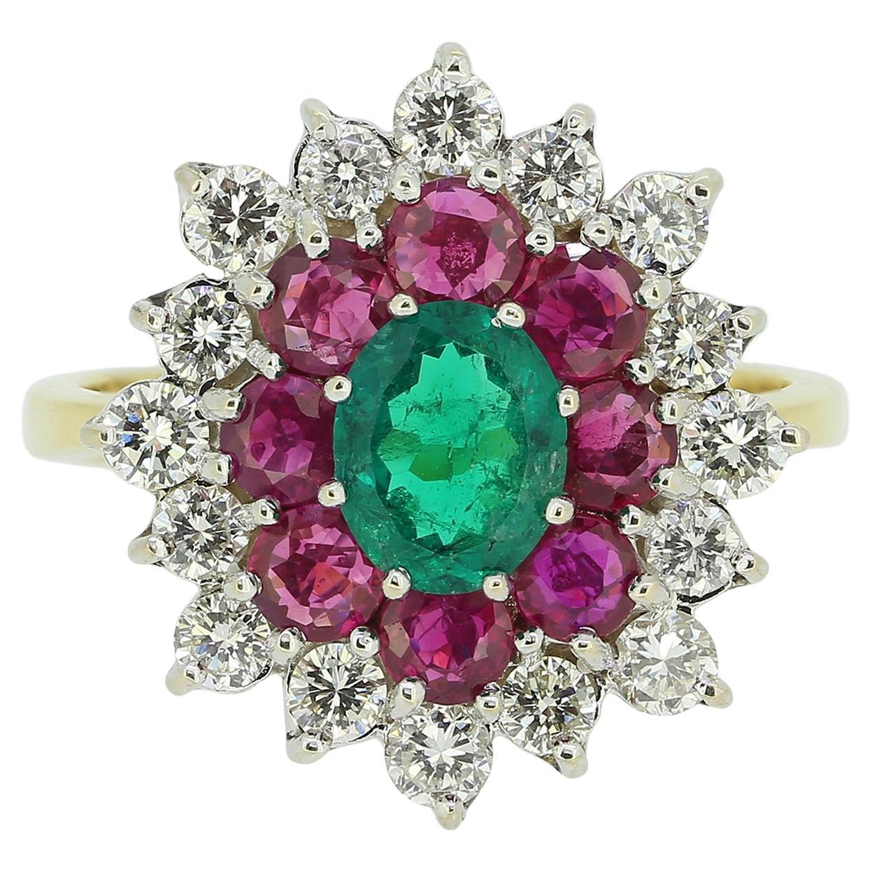 Vintage Cluster-Ring mit Rubin, Smaragd und Diamant im Angebot