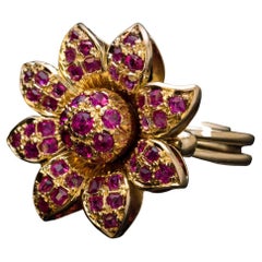Vintage Ruby Gold Flower Shaped Ring
