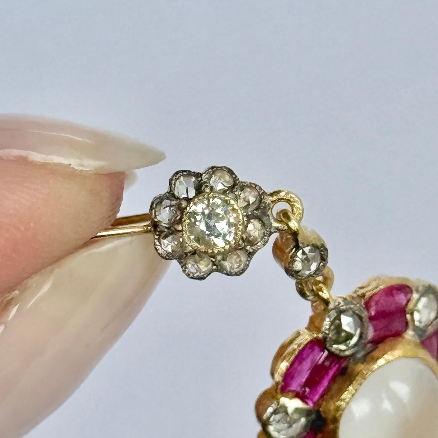 Pendientes Vintage de Rubí, Piedra Lunar y Diamantes en Racimo de Metal Amarillo en Bueno estado para la venta en Chipping Campden, GB