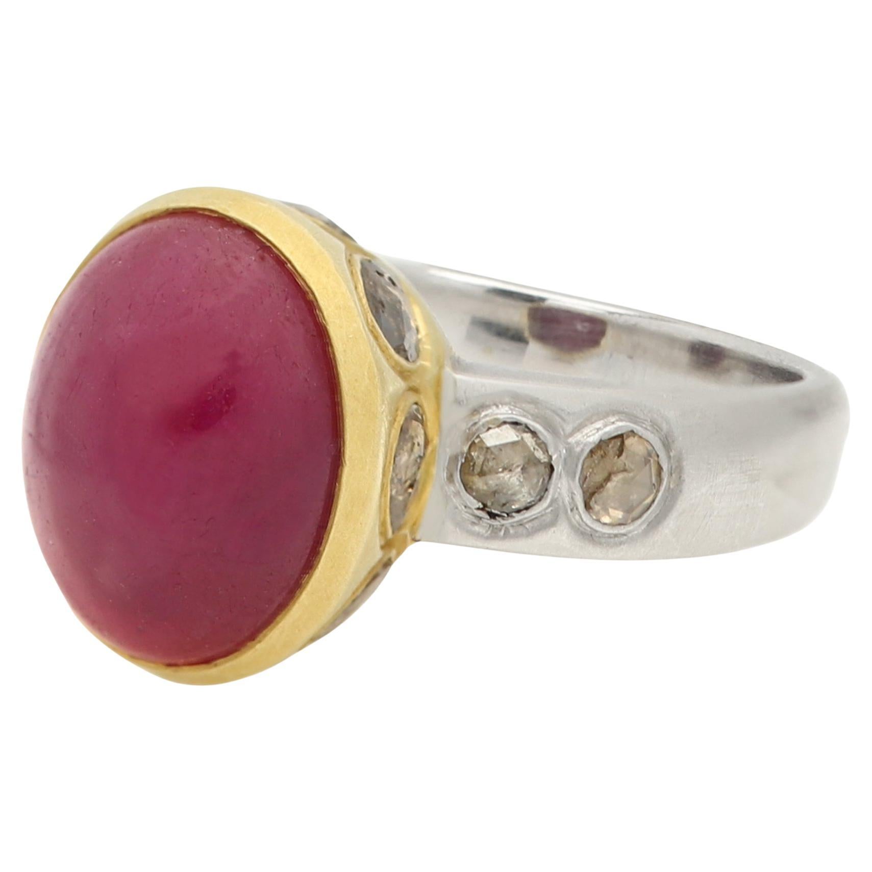 5,60 Karat  Vintage-Ring, Rubin, Cabochon, Vintage, 18 Karat, ovaler Rubin, Edelstein und Diamanten im Angebot