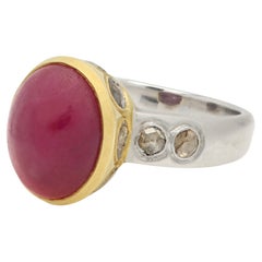 5,60 carats  Bague Vintage Ruby Cabochon 18 Karat Oval Ruby Gemstone & Diamonds