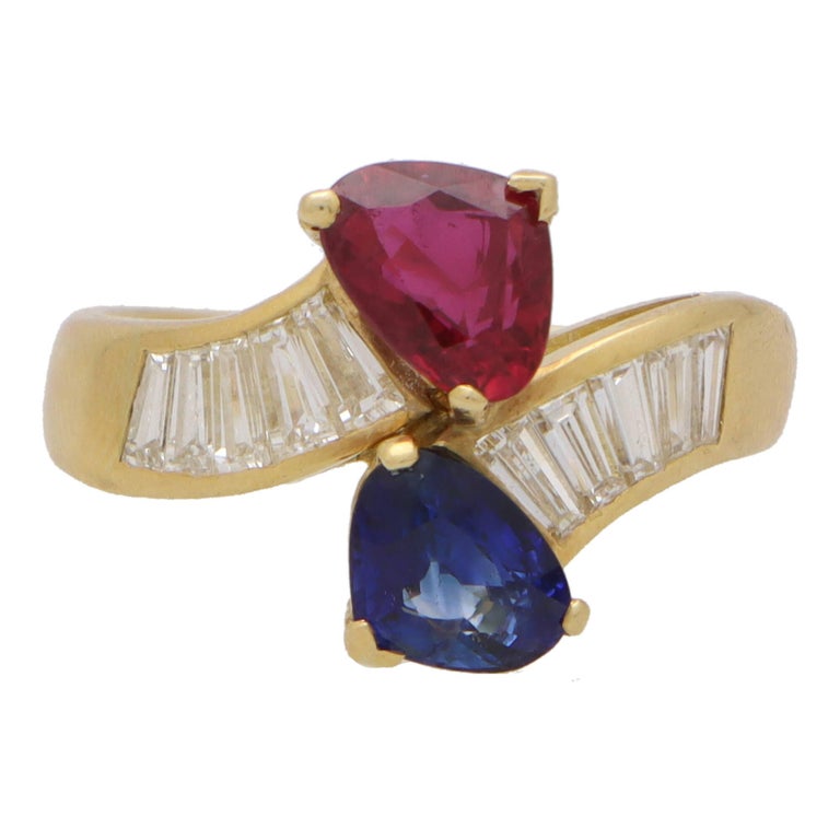 Retro Vintage Ruby, Sapphire and Diamond Toi-Et-Moi Crossover Ring in 18k Yellow Gold For Sale