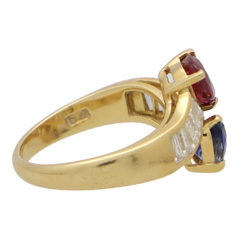 Vintage Ruby, Sapphire and Diamond Toi-Et-Moi Crossover Ring in 18k Yellow Gold In Excellent Condition For Sale In London, GB