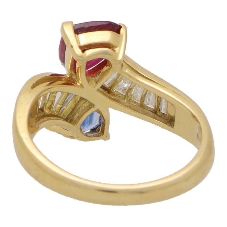 Women's or Men's Vintage Ruby, Sapphire and Diamond Toi-Et-Moi Crossover Ring in 18k Yellow Gold For Sale