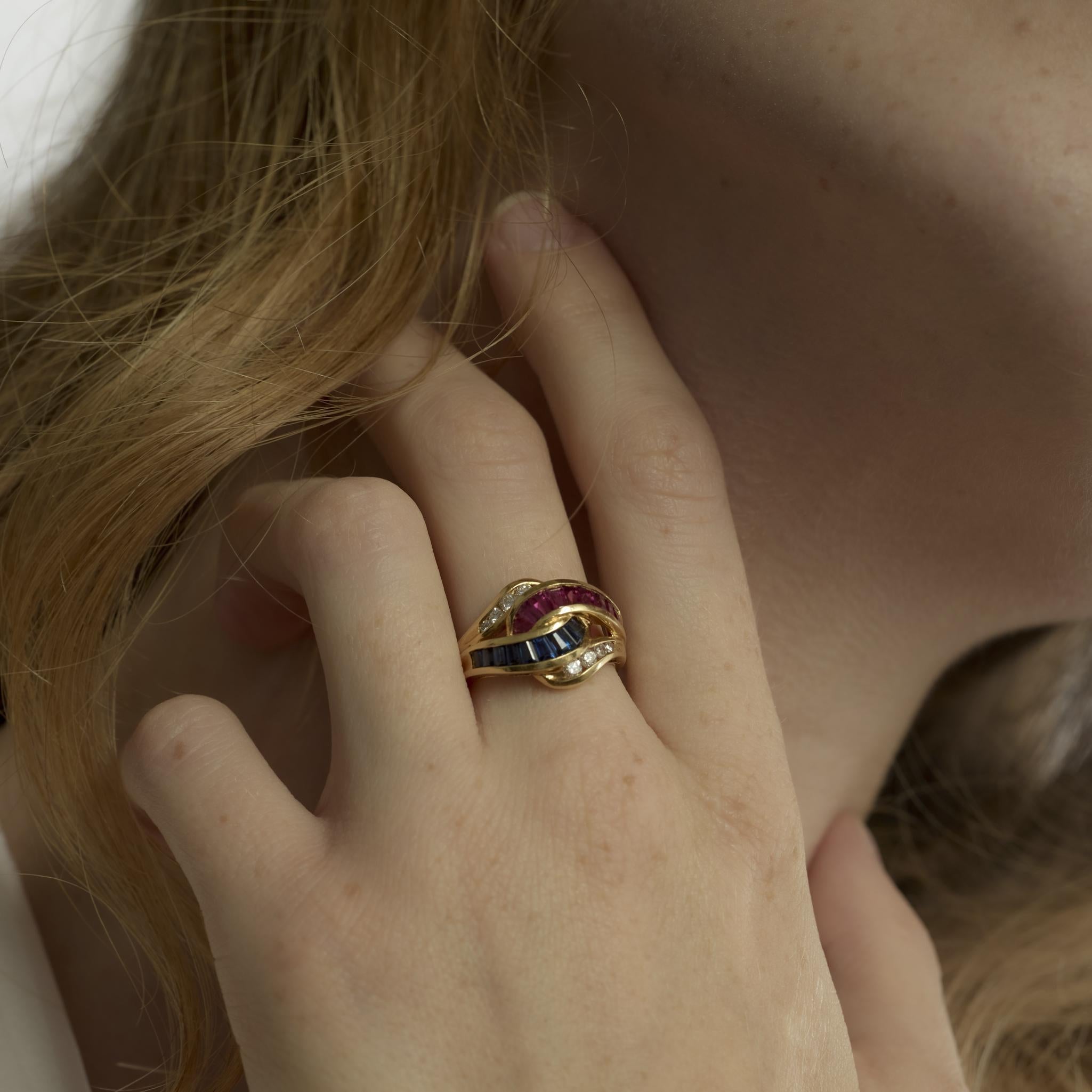 Vintage ruby sapphire diamond 18k yellow gold cocktail ring In Good Condition For Sale In Beverly Hills, CA