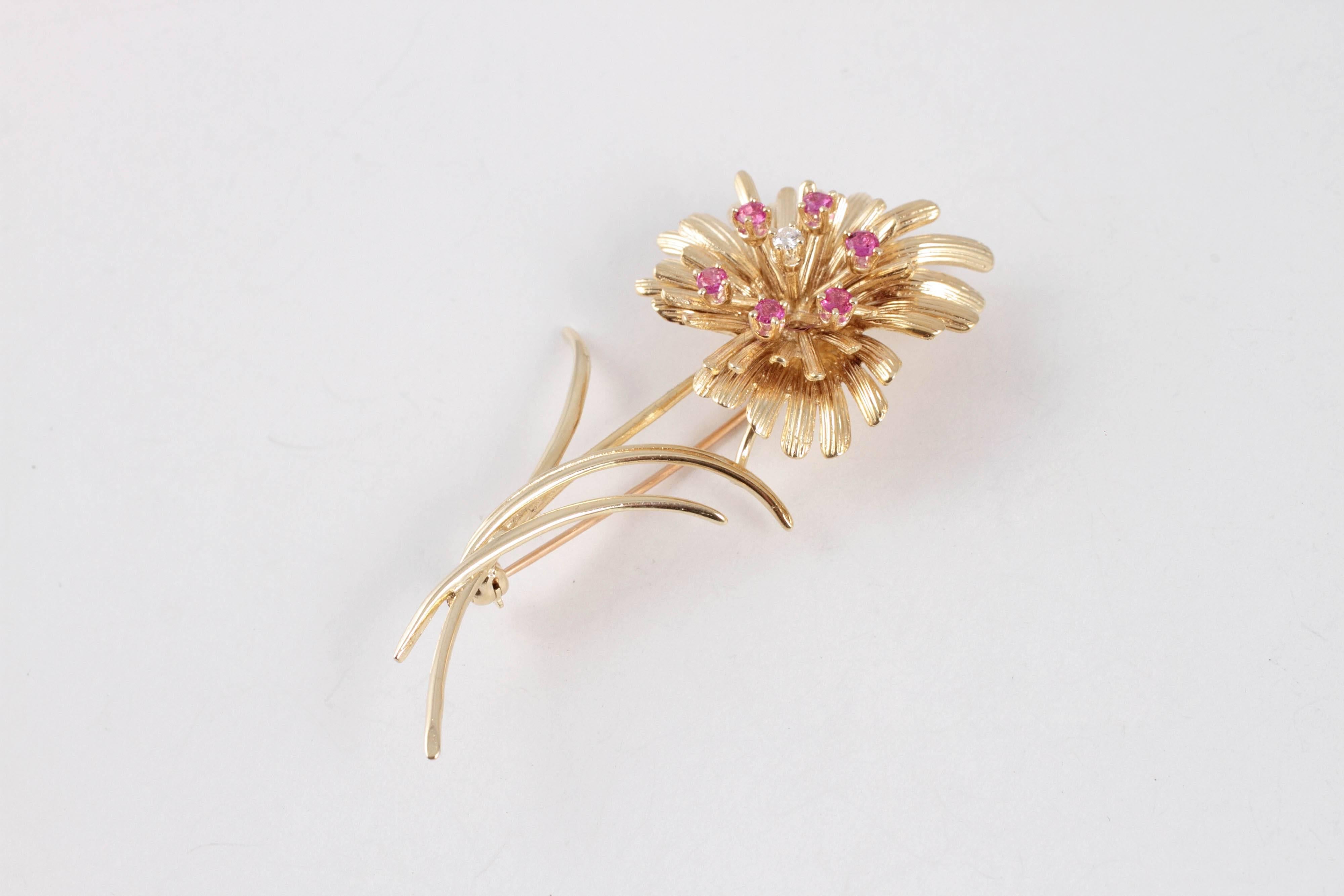 Round Cut Vintage Ruby Yellow Gold Brooch