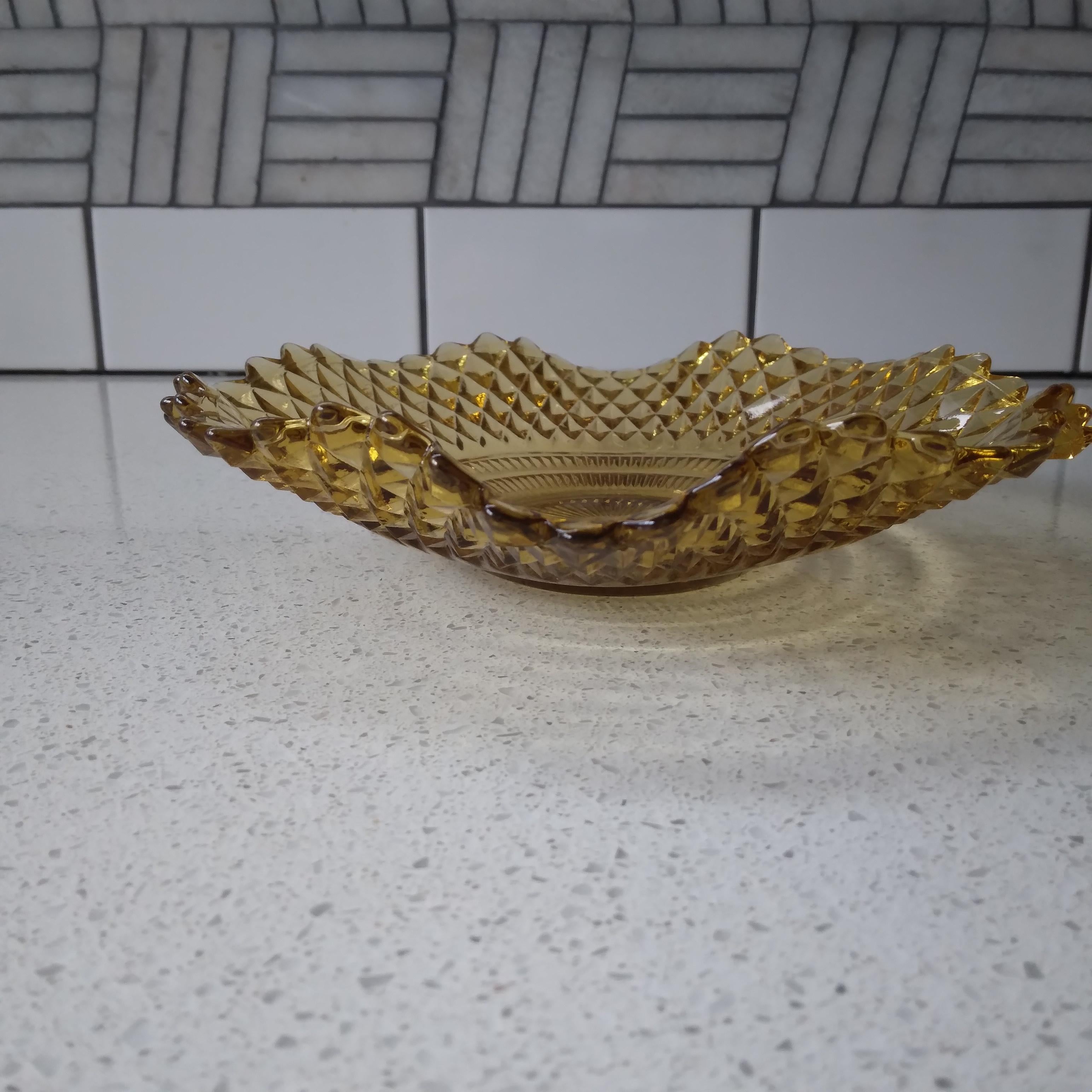 Vintage Ruffle Wave Edge Amber Plate with Diamond Pattern In Good Condition For Sale In Munster, IN