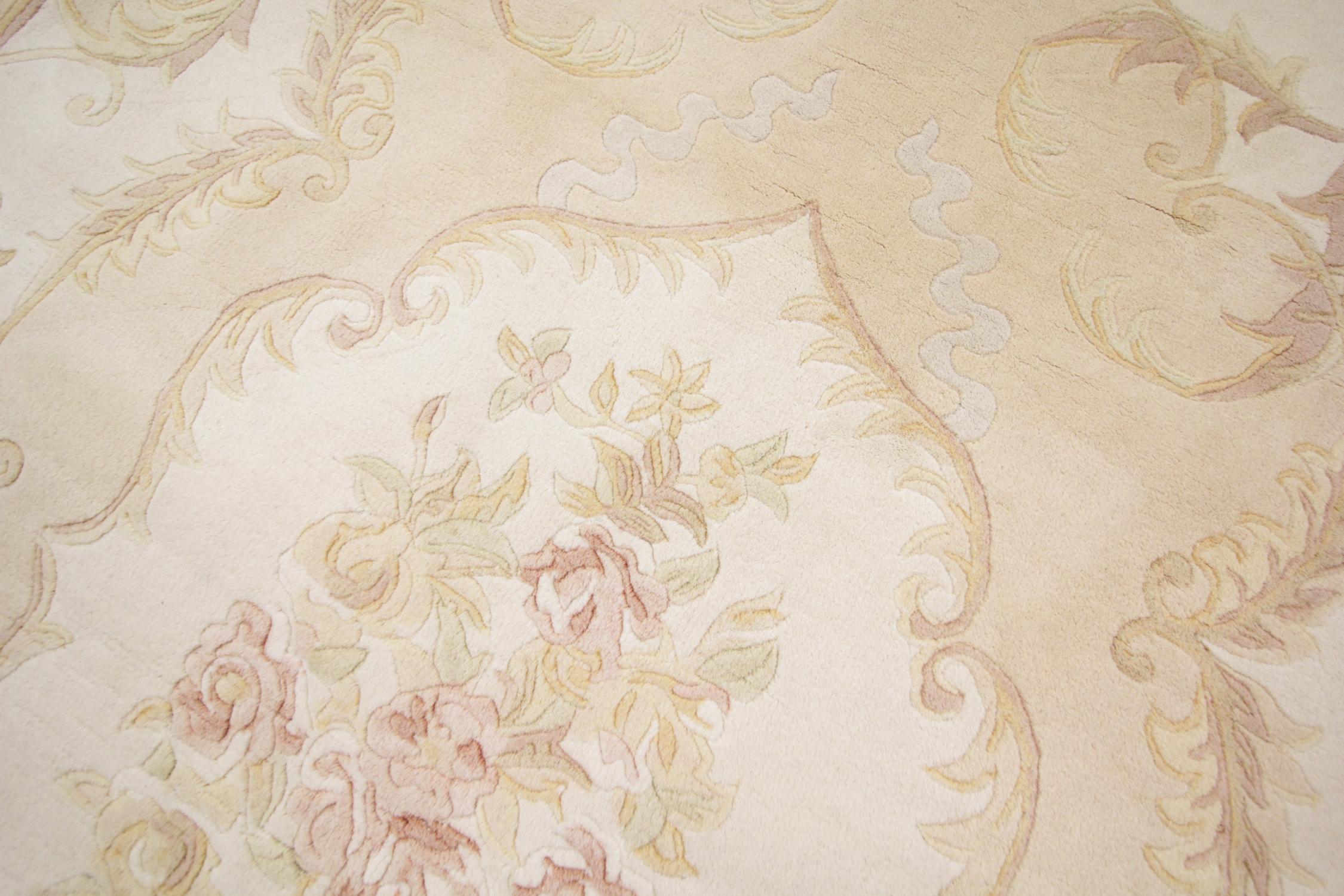 Orientalische Teppichteppiche im Art-déco-Stil in Creme, zum Verkauf (Handgeknüpft) im Angebot