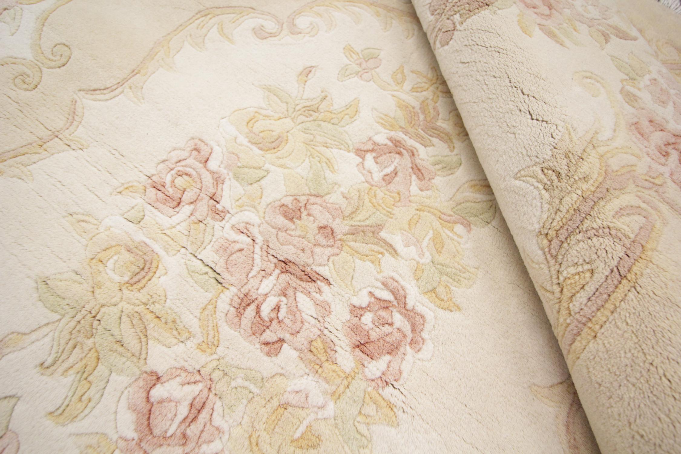 Orientalische Teppichteppiche im Art-déco-Stil in Creme, zum Verkauf im Angebot 1