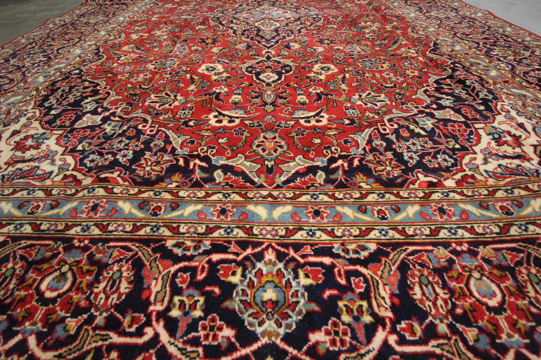 Handgefertigter Teppich aus Teppich  Großer roter orientalischer Woll-Woll-Wollteppich im Angebot 4