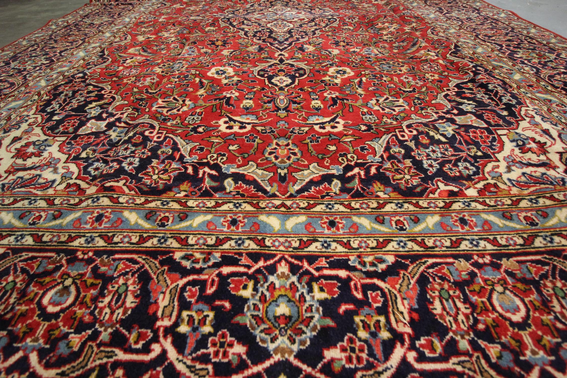 Tappeto vintage fatto a mano  Tappeto da salotto grande in lana orientale rossa in vendita 4