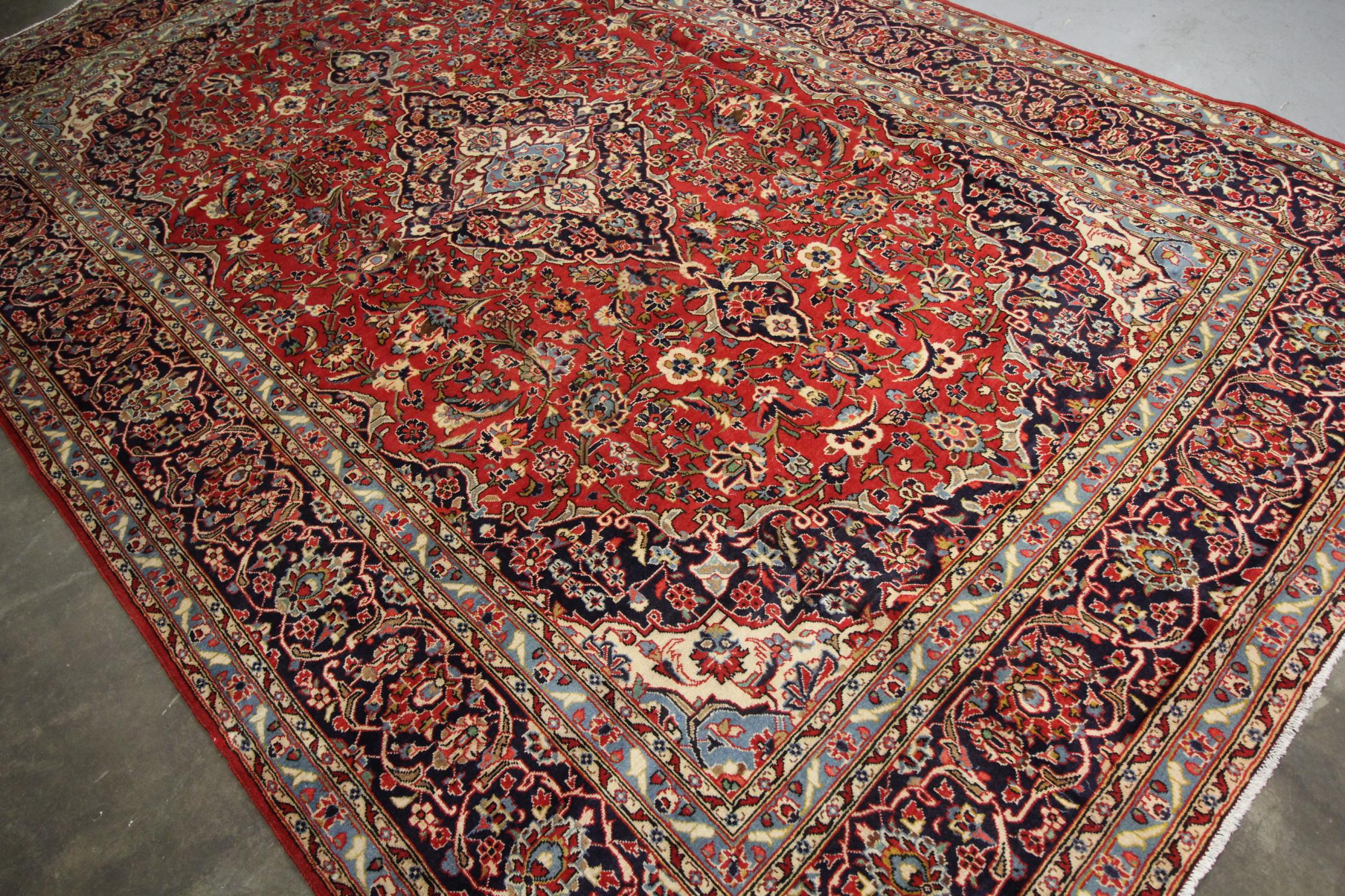 Handgefertigter Teppich aus Teppich  Großer roter orientalischer Woll-Woll-Wollteppich im Angebot 5