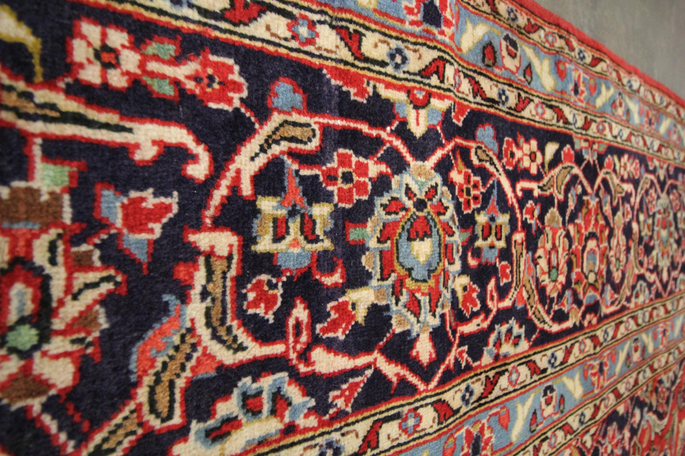 Vintage Rug Handmade Carpet  Large Red Oriental Wool Living Room Rug In Excellent Condition For Sale In Hampshire, GB