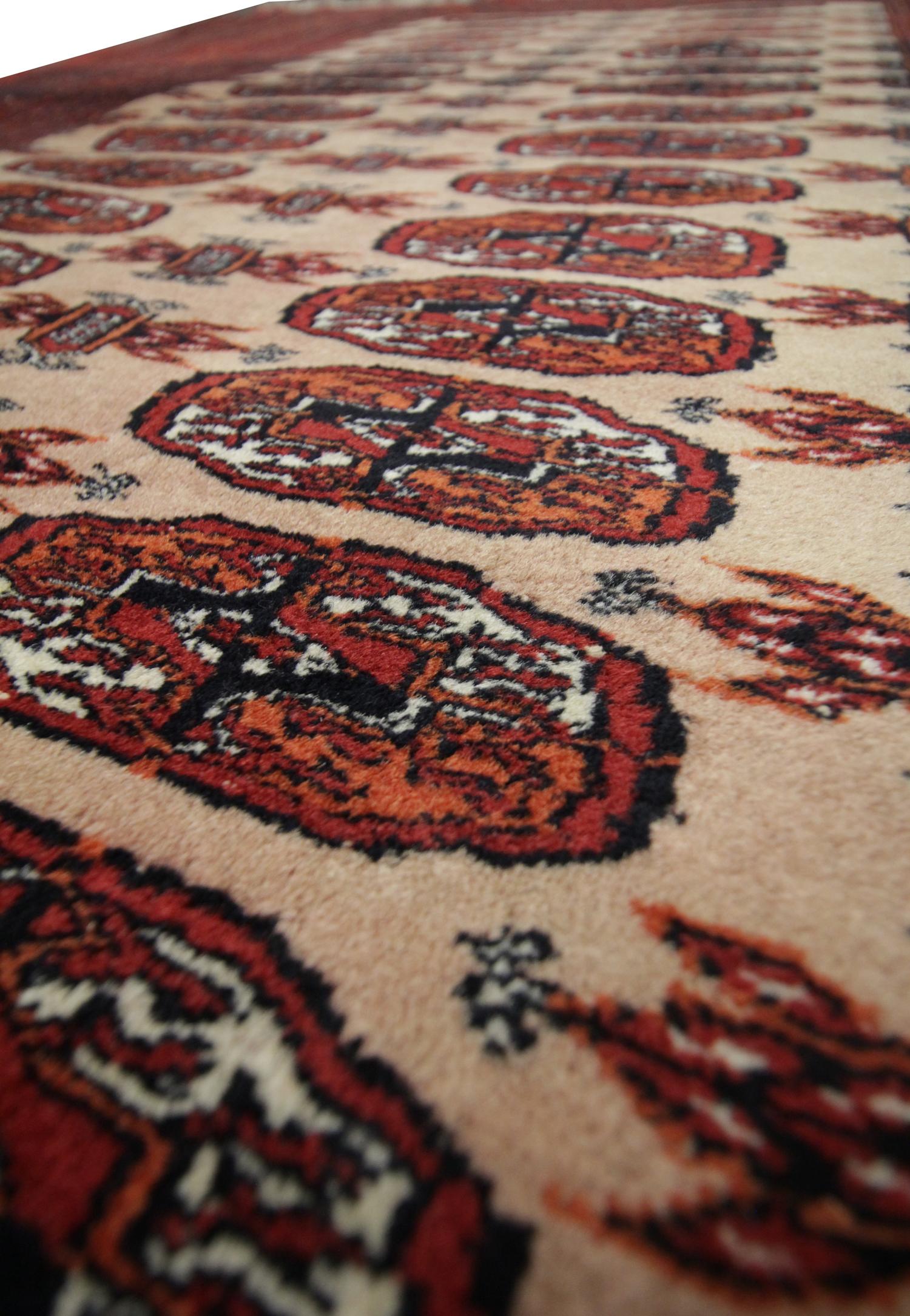 Vintage Rug Handmade Carpet Turkmen Rug- Red Wool Oriental Rugs All-Over Design  In Excellent Condition For Sale In Hampshire, GB