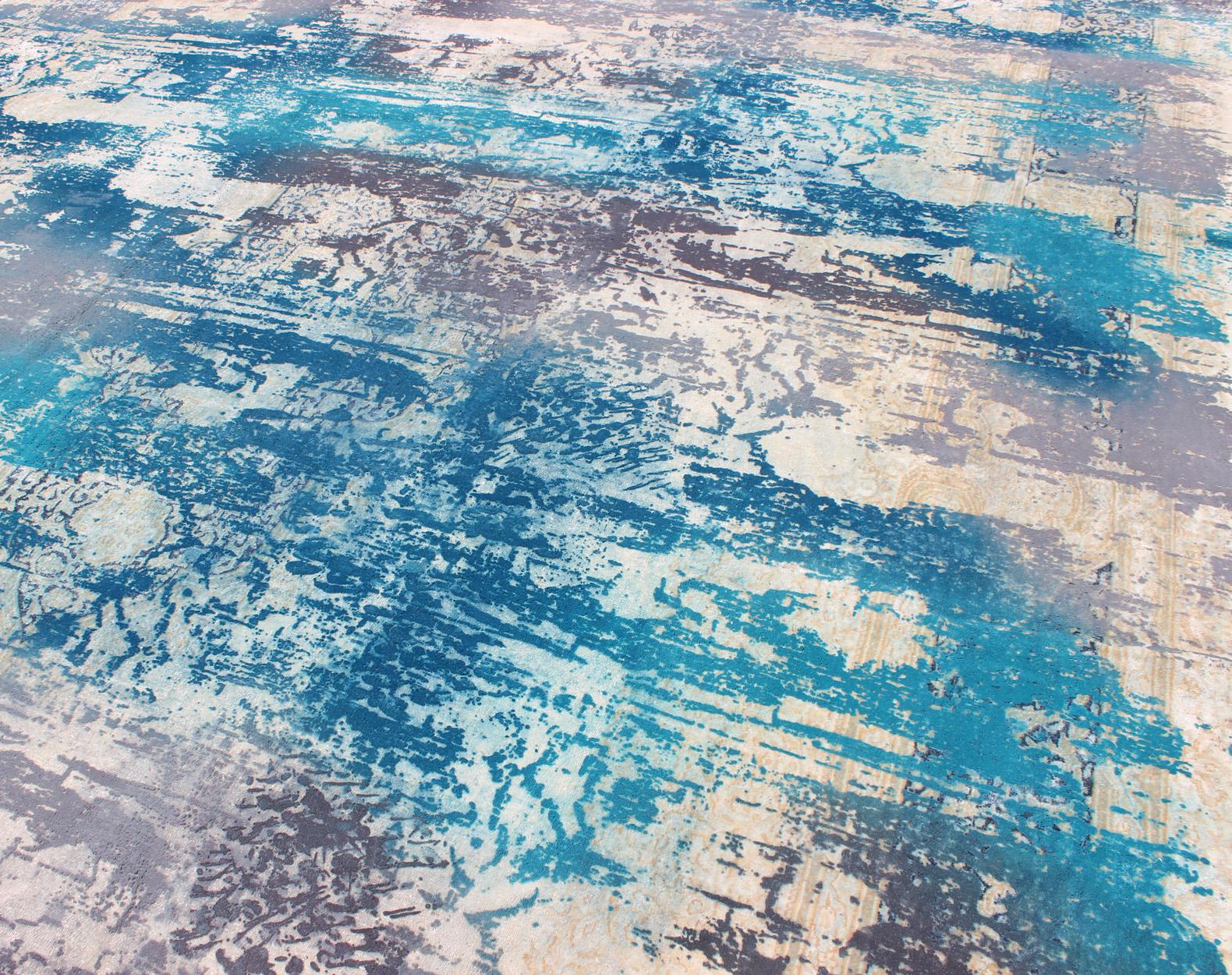 Alfombra vintage de diseño moderno en tonos azul, gris y marfil Persa en venta