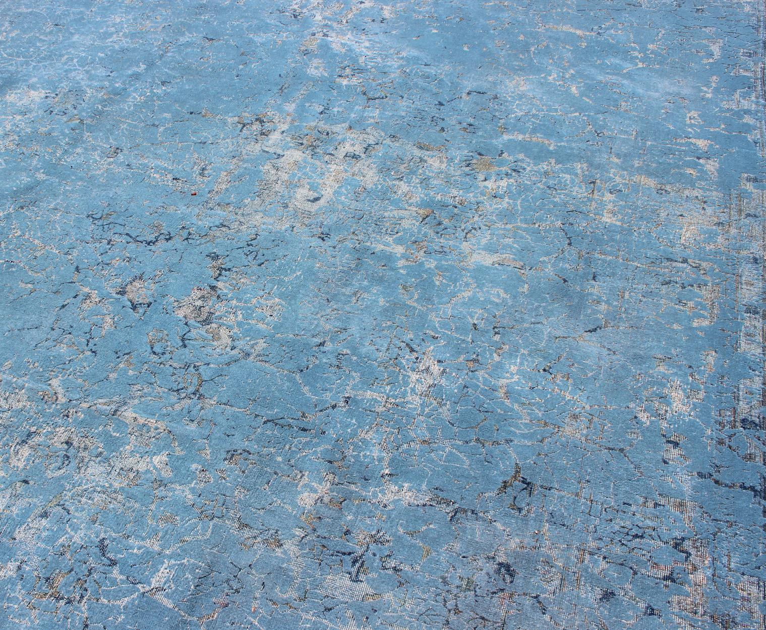 Tappeto vintage dal design moderno in am design blu In condizioni discrete in vendita a Atlanta, GA
