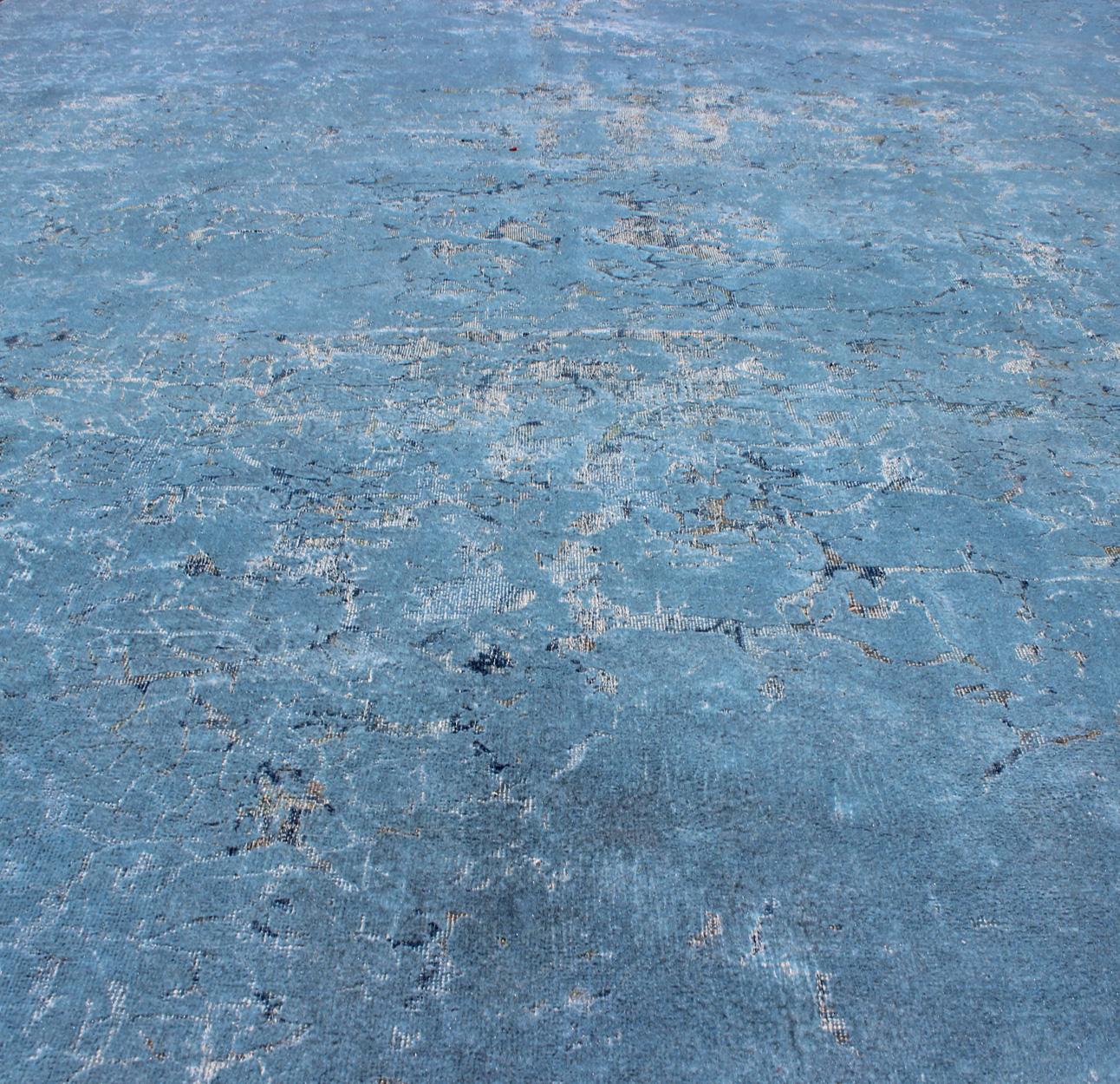 Lana Tappeto vintage dal design moderno in am design blu in vendita