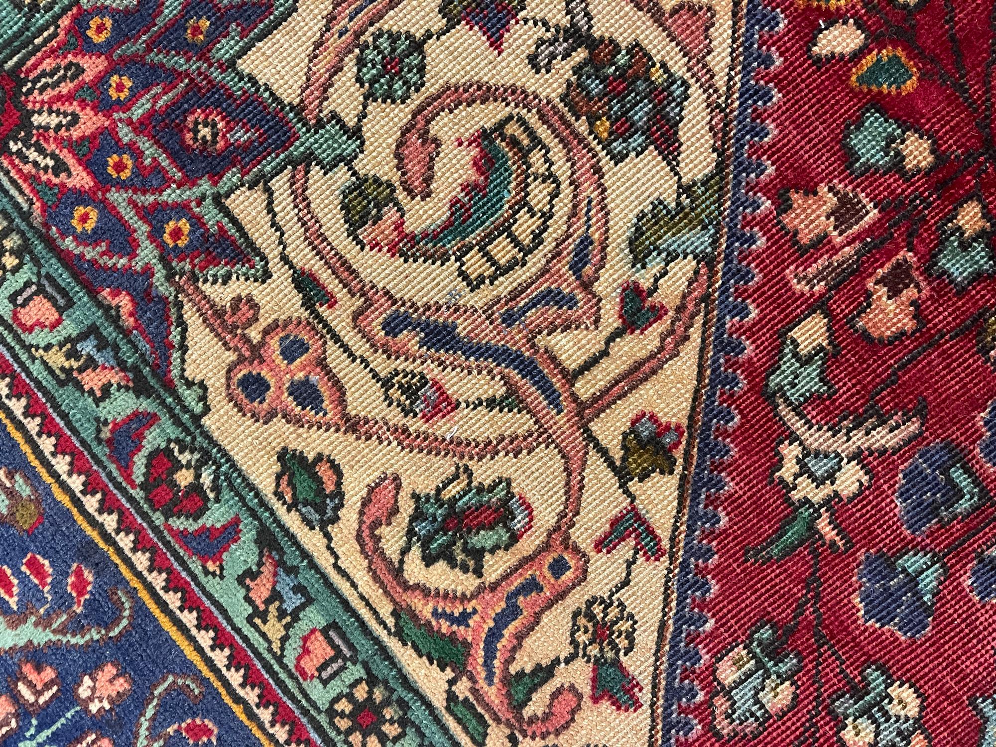 Vintage Rug Knotted Pile Carpet Turkish Handmade Oriental Wool Rug For Sale 3