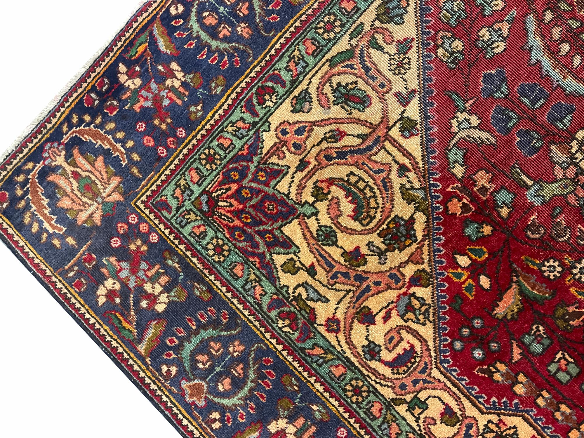 Vintage Rug Knotted Pile Carpet Turkish Handmade Oriental Wool Rug For Sale 2