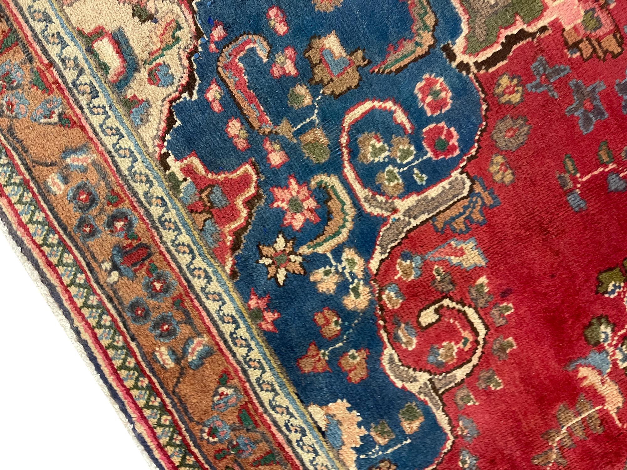 Vintage Rug Knotted Pile Carpet Turkish Handmade Oriental Wool Rug For Sale 4
