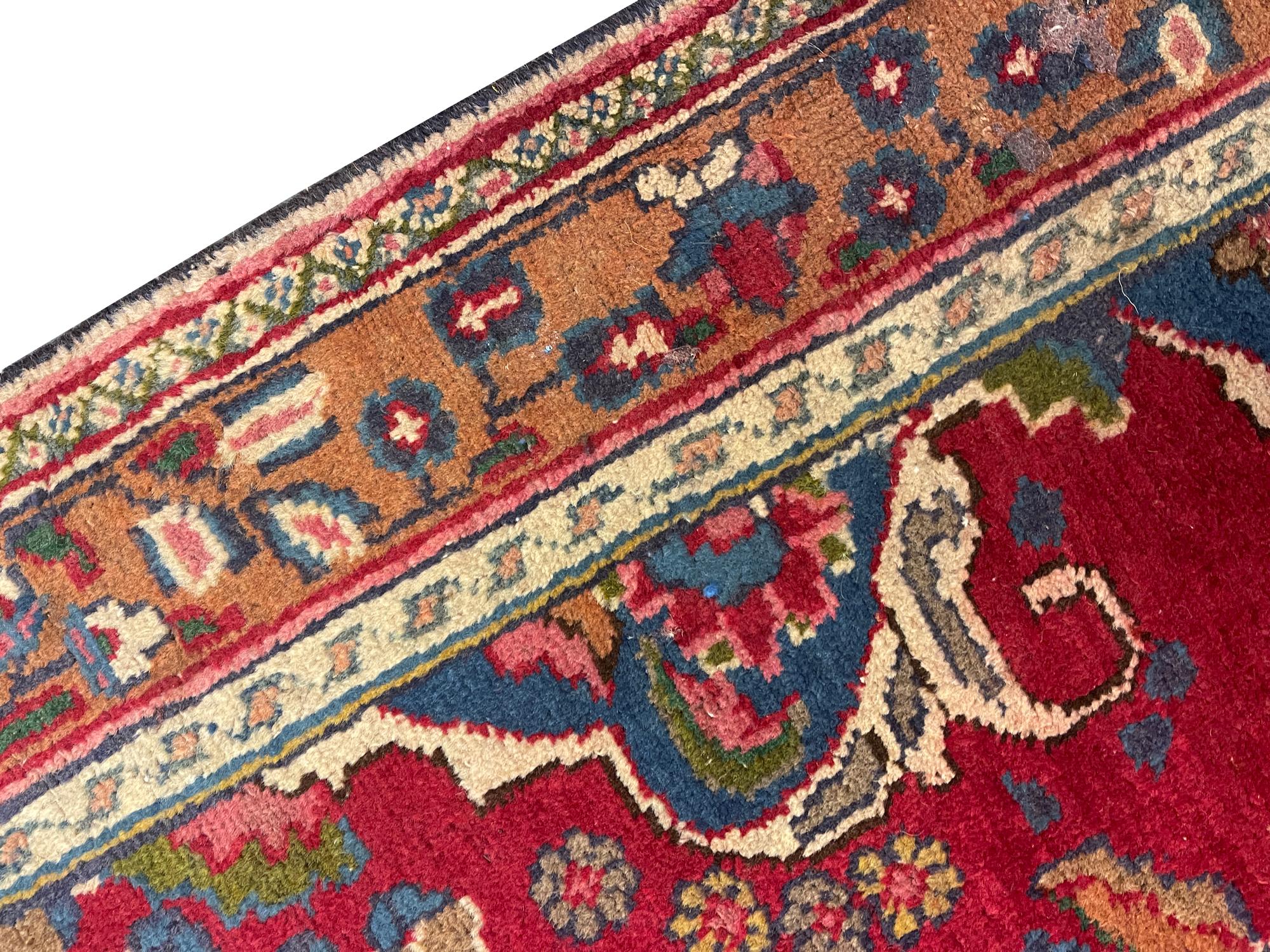Vintage Rug Knotted Pile Carpet Turkish Handmade Oriental Wool Rug For Sale 5