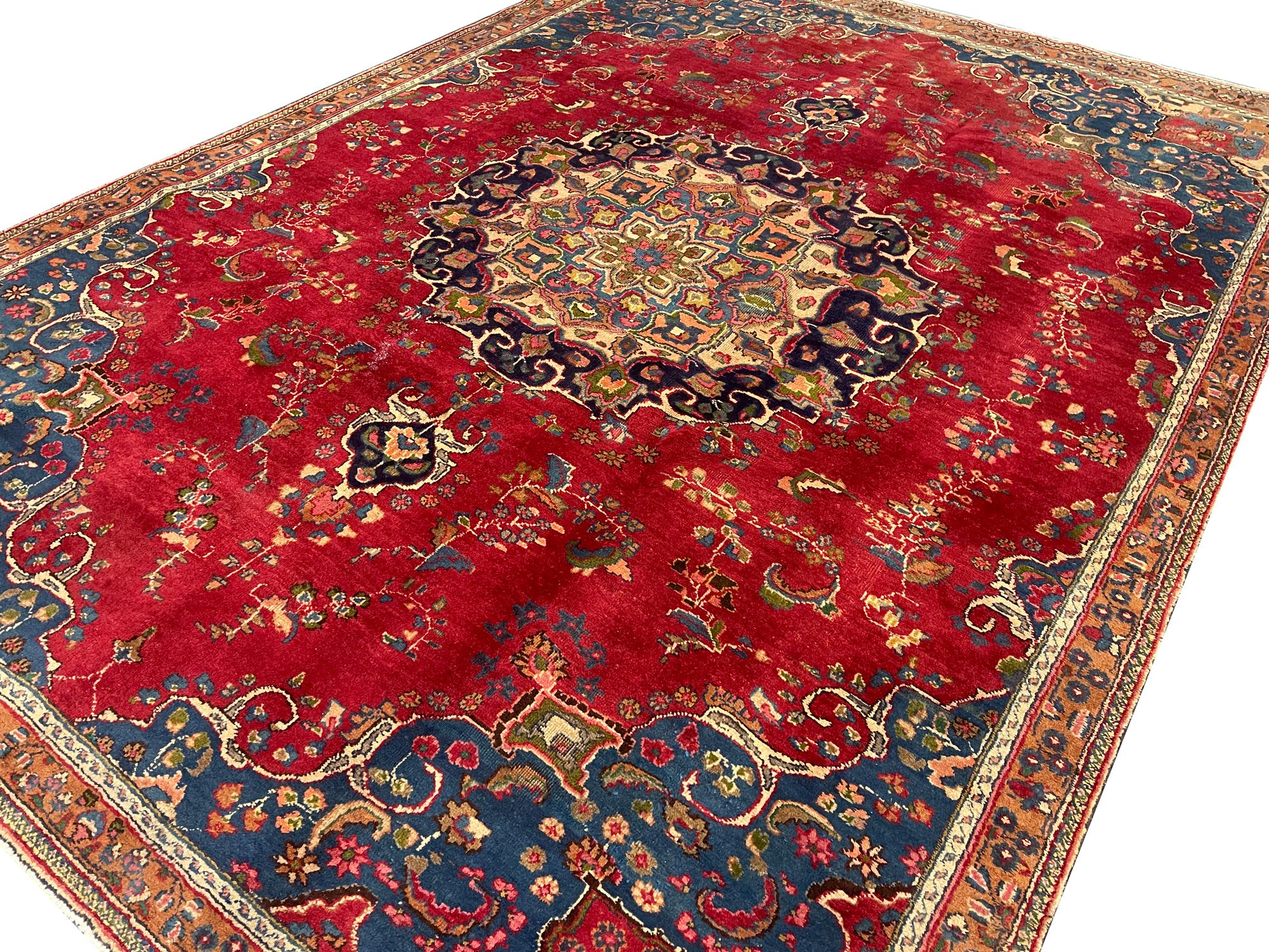Türkischer handgeknüpfter Vintage-Teppich aus orientalischer Wolle mit Florteppich (Neobarock) im Angebot