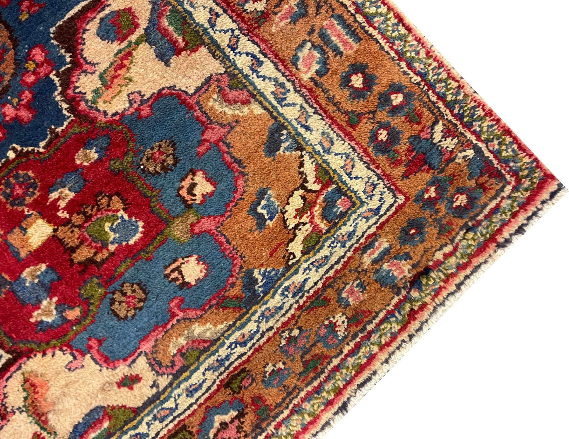 Türkischer handgeknüpfter Vintage-Teppich aus orientalischer Wolle mit Florteppich (Pflanzlich gefärbt) im Angebot