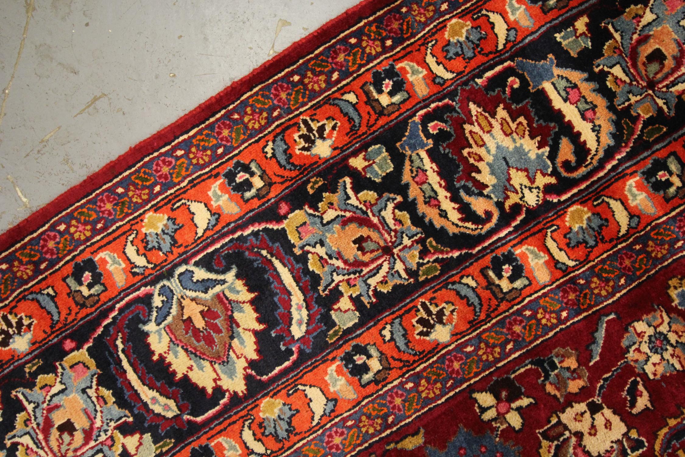 Late 20th Century Vintage Rug Knotted Pile Carpet Turkish Handmade Oriental Wool Rug For Sale