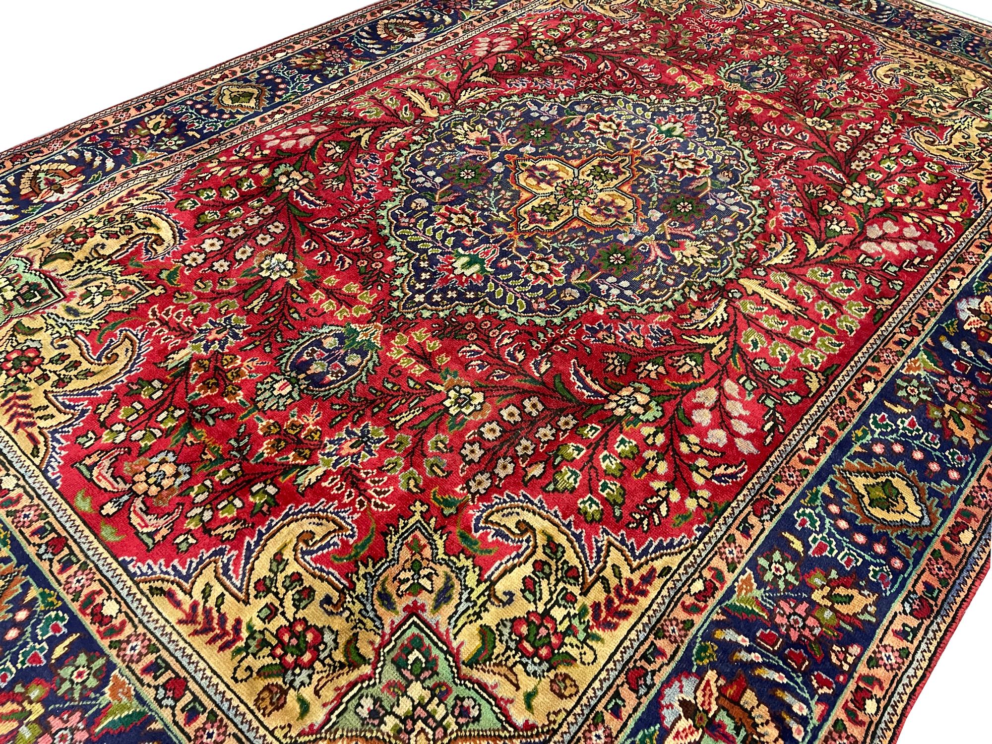 Late Victorian Vintage Rug Red Wool Carpet, Floral Handwoven Oriental Area Rug For Sale