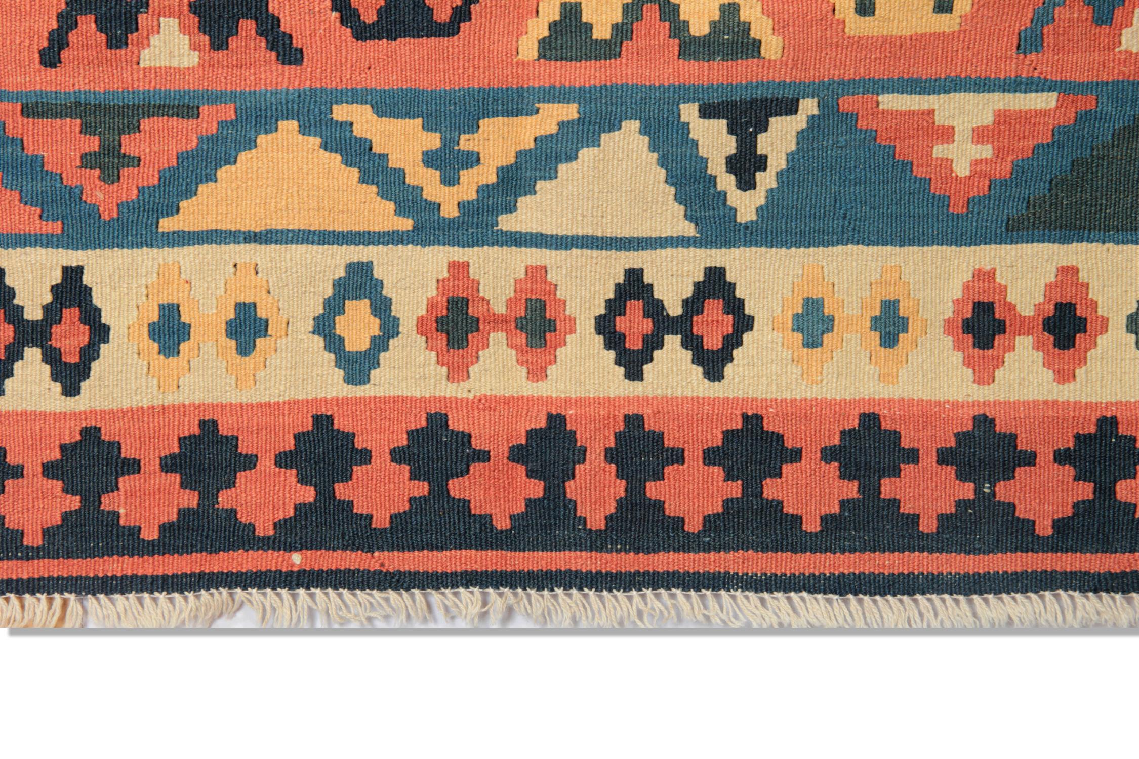 Handgefertigter mehrfarbiger Vintage-Teppich aus Wolle, gestreift Kilims, geometrisch, geometrisch (Stammeskunst) im Angebot