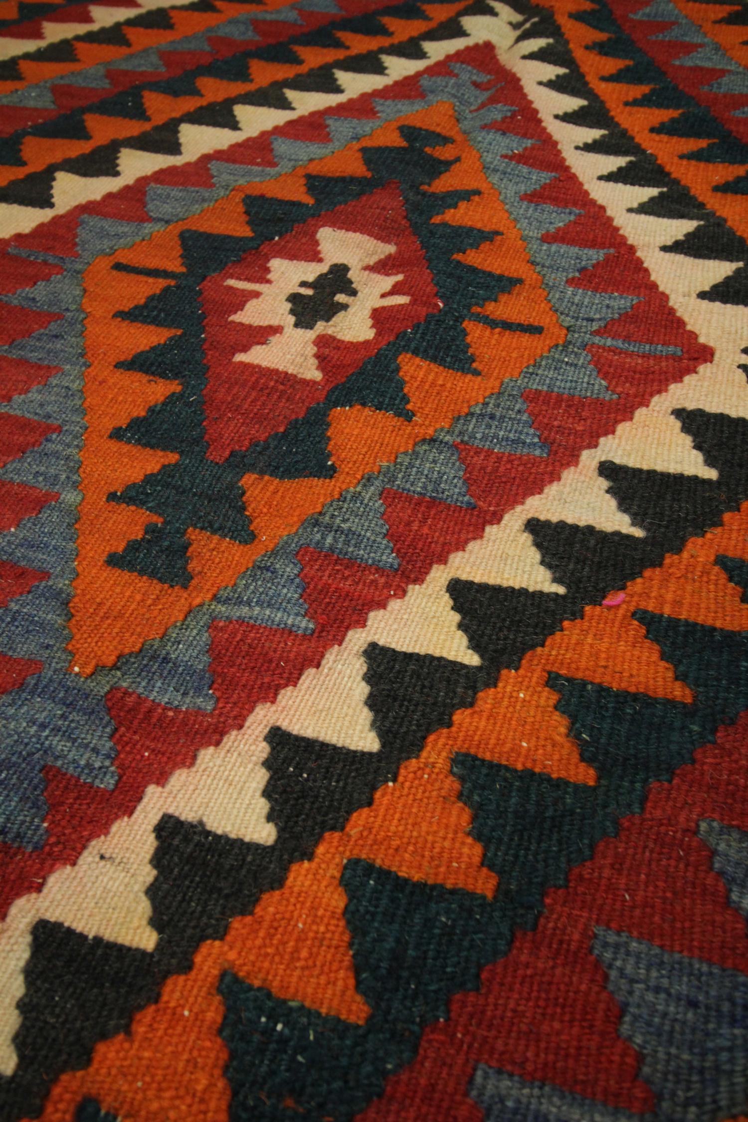 Geometrischer Woll-Kelim-Teppich, traditioneller flachgewebter Flachgewebter Kelim-Teppich (Handgeknüpft) im Angebot
