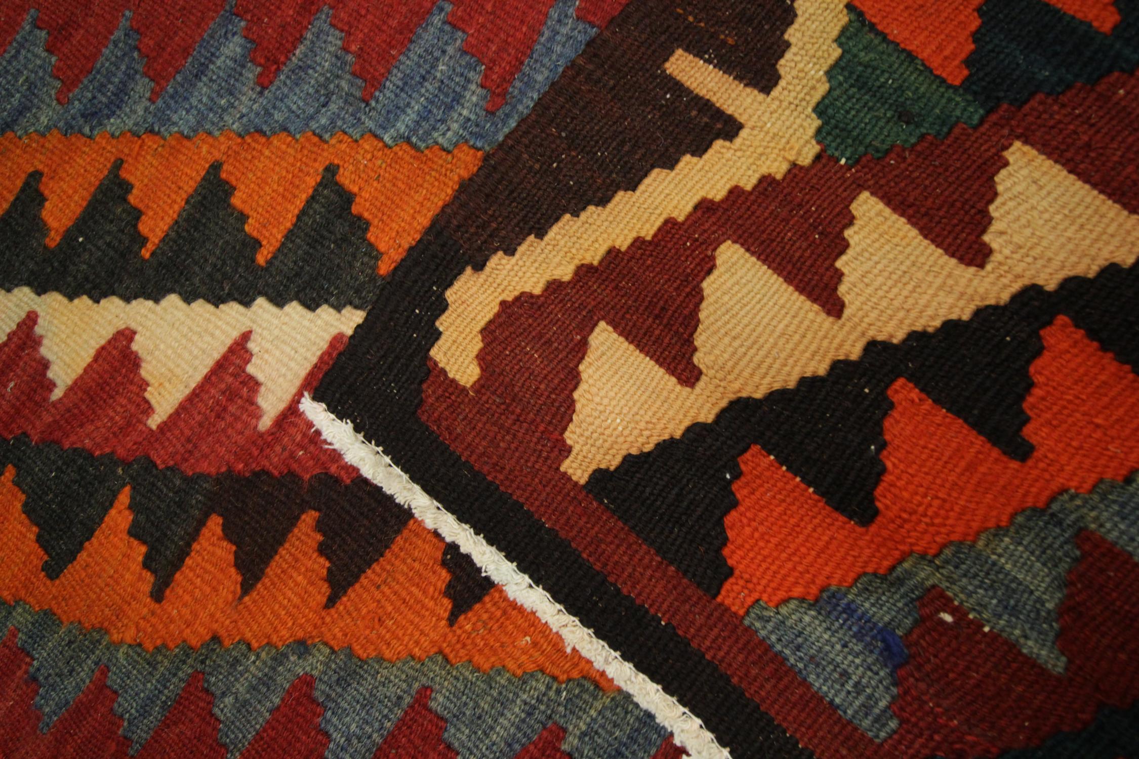 Vintage Rugs Wool Kilim Geometric Carpet Traditional Flat-Woven Kilim Rug For Sale 3