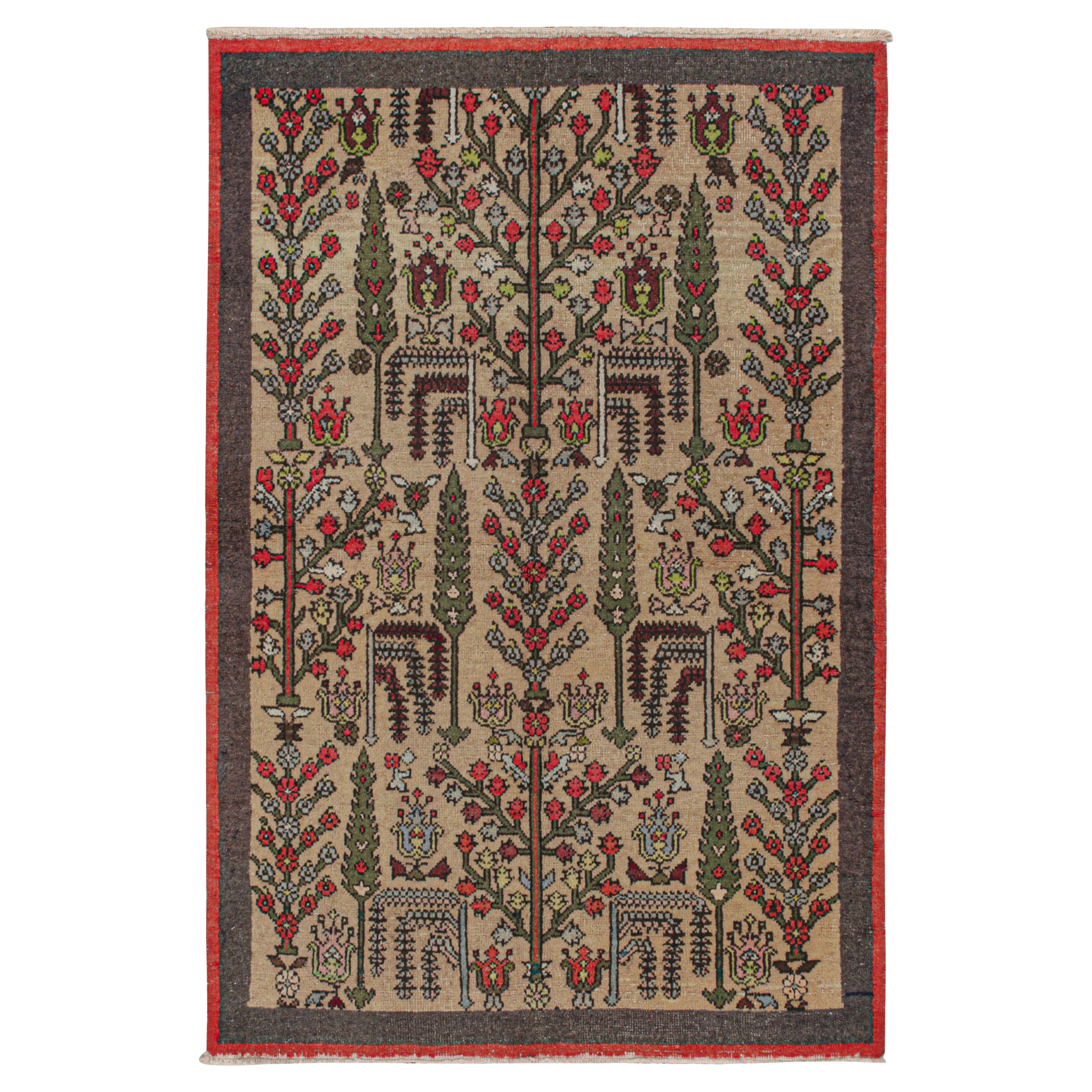 Vintage-Läufer in Beige mit grünem und rotem Blumenmuster von Rug & Kilim im Angebot