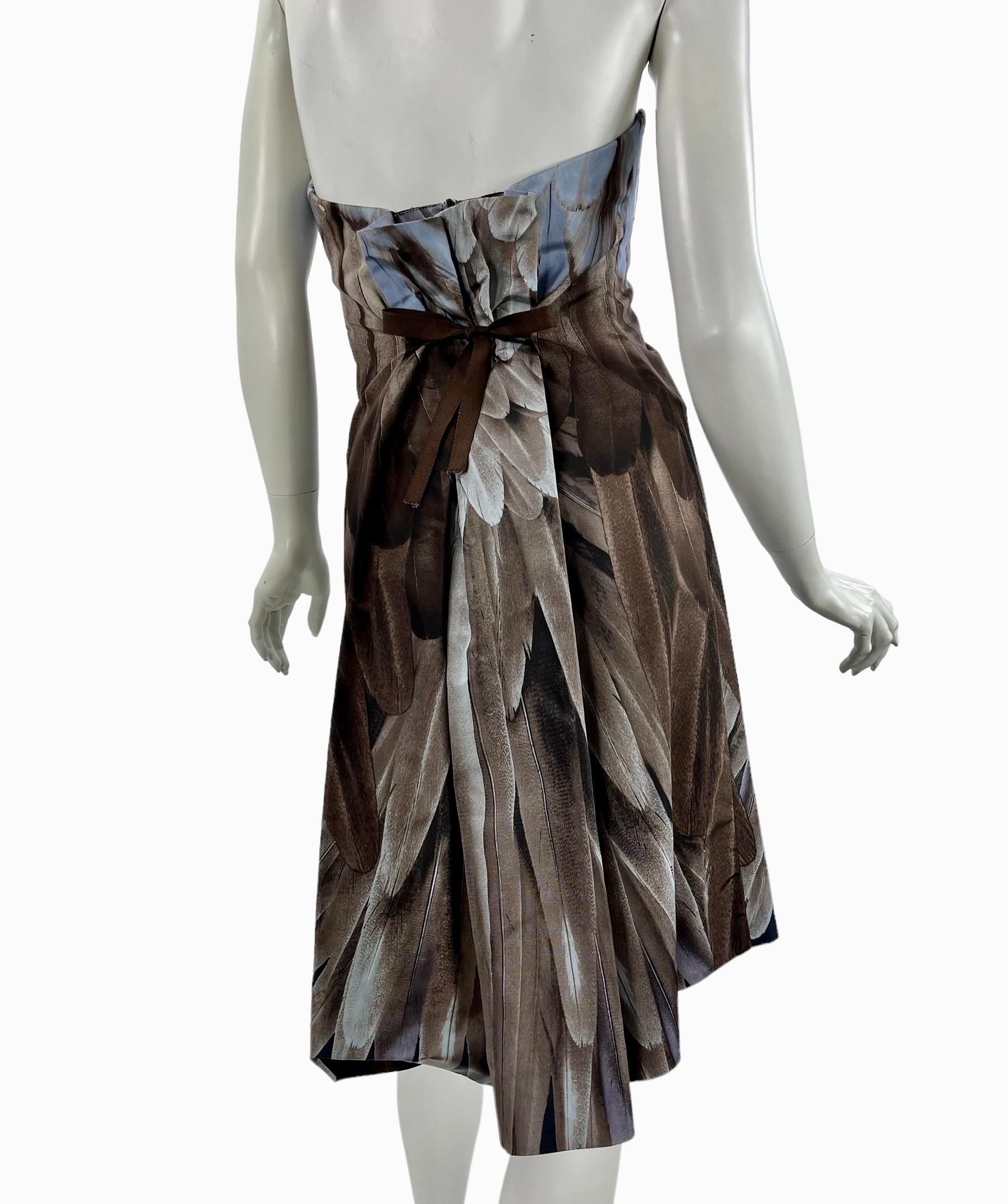 Vintage Runway 2005 Prada Feather Print Silk Taffeta Dress Italian 42 - US 6 In Excellent Condition For Sale In Montgomery, TX
