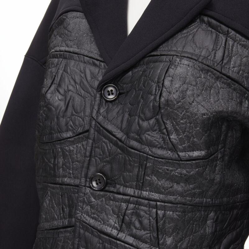 vintage Runway COMME DES GARCONS '90 giacca blazer nera patchwork scuba S
Riferimento: CRTI/A00392
Marchio: Comme Des Garcons
Designer: Rei Kawakubo
Collection'S: 1990 - Passerella
Materiale: Scuba, plastica
Colore: nero
Modello: Tinta