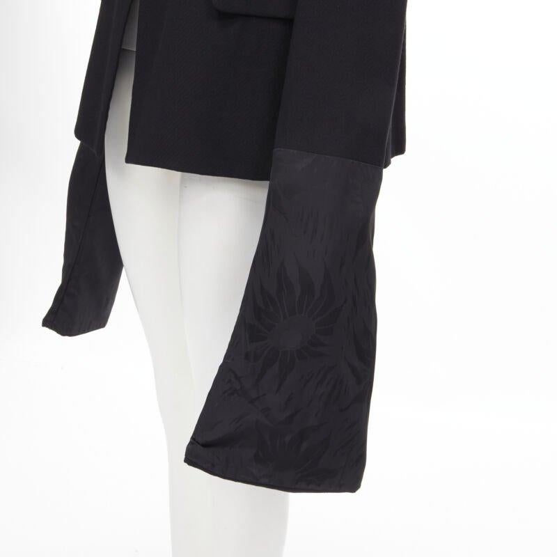vintage Runway COMME DES GARCONS '92 black wool long wide sleeve blazer jacket M
Reference: CRTI/A00393
Brand: Comme Des Garcons
Designer: Rei Kawakubo
Collection: 1992 - Runway
Material: Wool
Color: Black
Pattern: Solid
Closure: Button
Extra